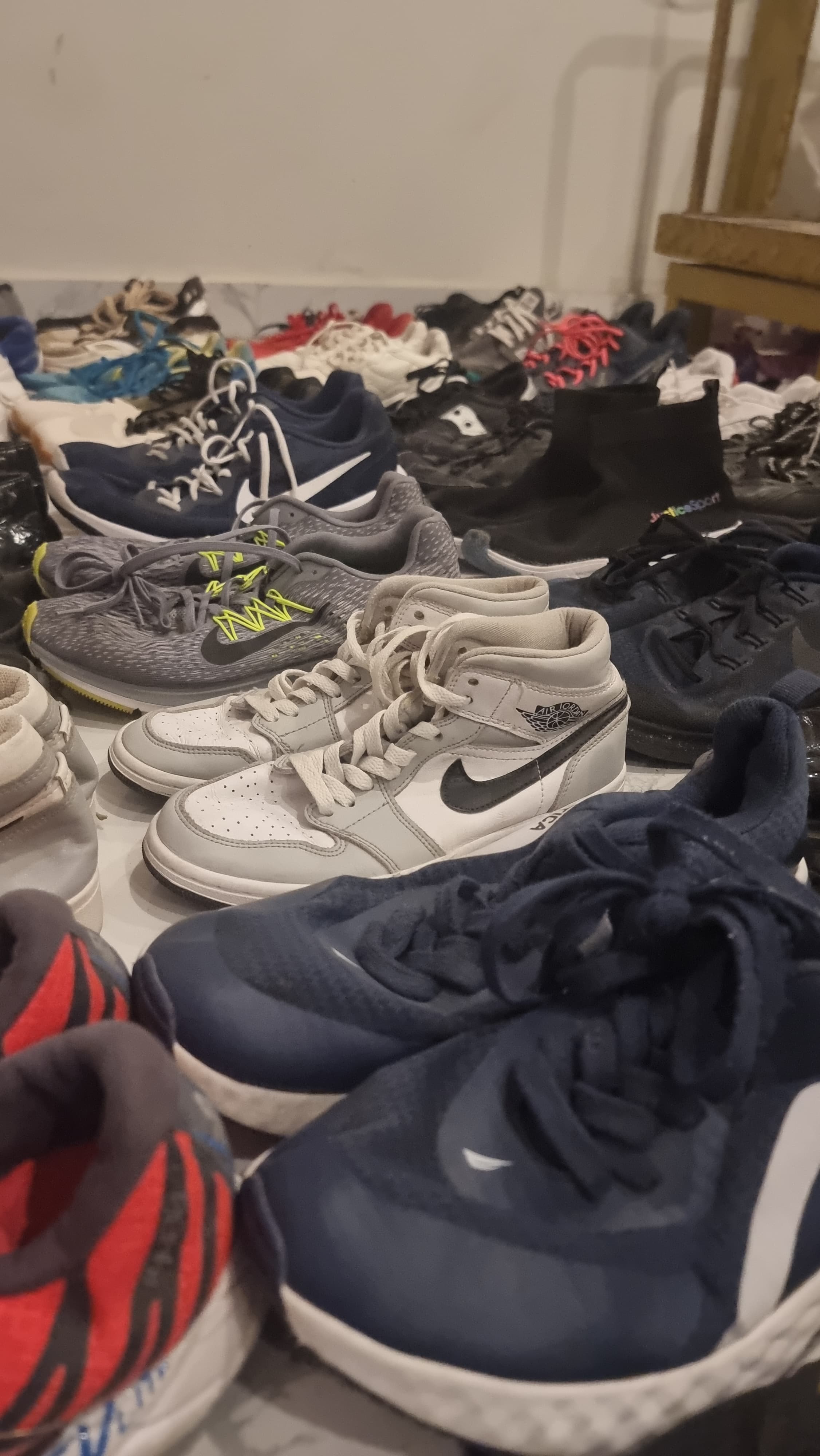 Jogers and sneakers mix lot