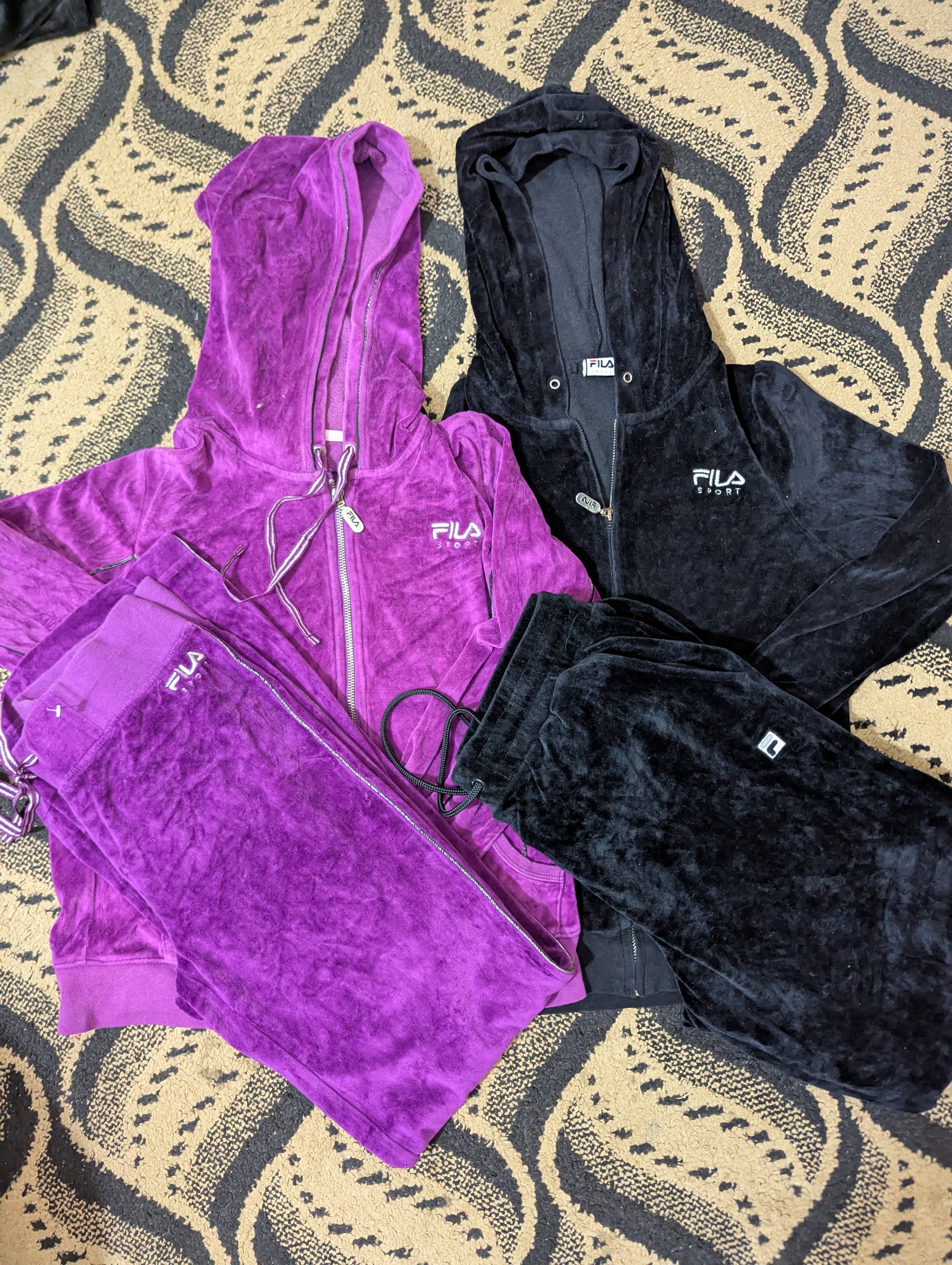 SD0111 - Damen Fila Velours Trainingsanzüge - 64 S..