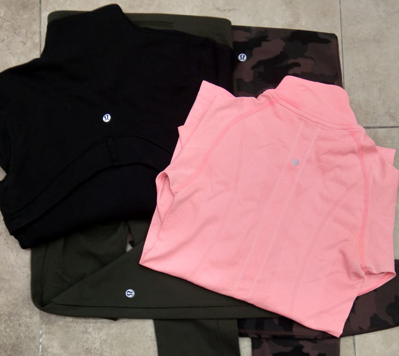 ZH0044 Lululemon Mix Bundle - 23 Pcs