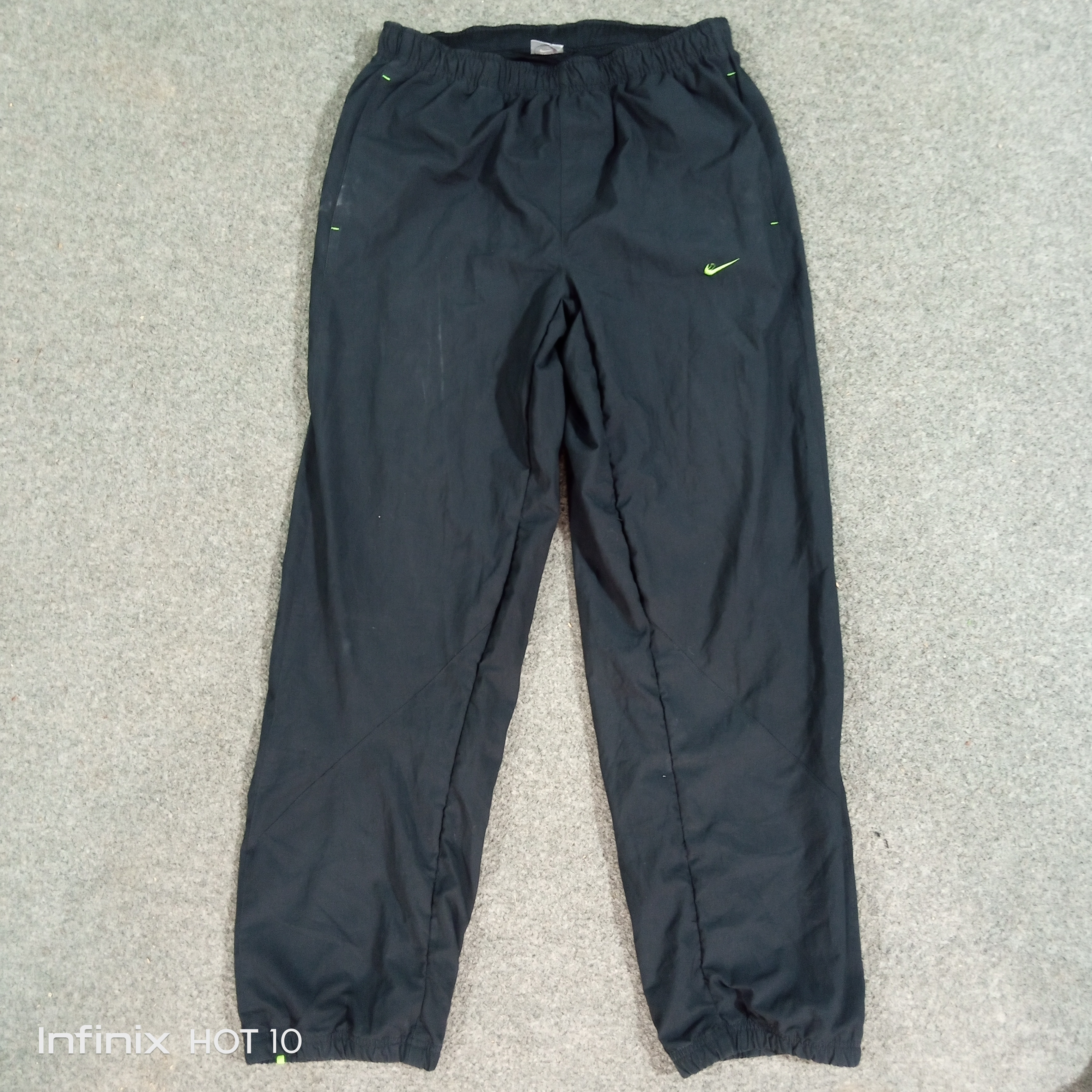 ヴィンテージのNikeトラックパンツ🔥
