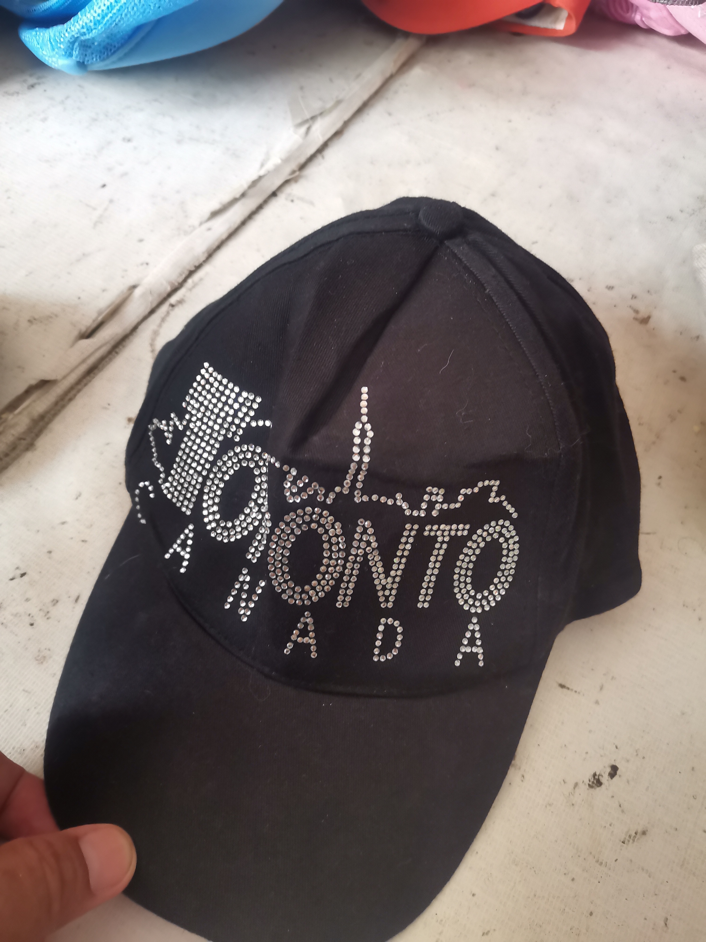50 pezzi Cappelli Souvenir / Destinazione – USA, Canada, Cappelli da Turista, Cappelli da Baseball Ricamati.