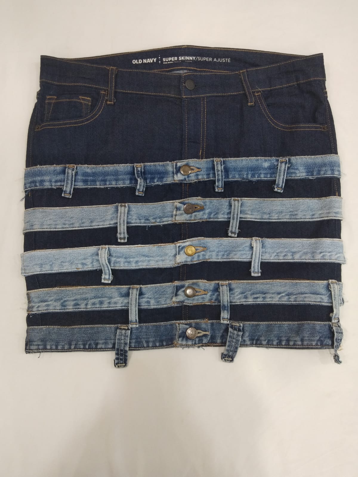 CV0113 Upgecycelte Unbranded Gürtelskjorts - 20 St..