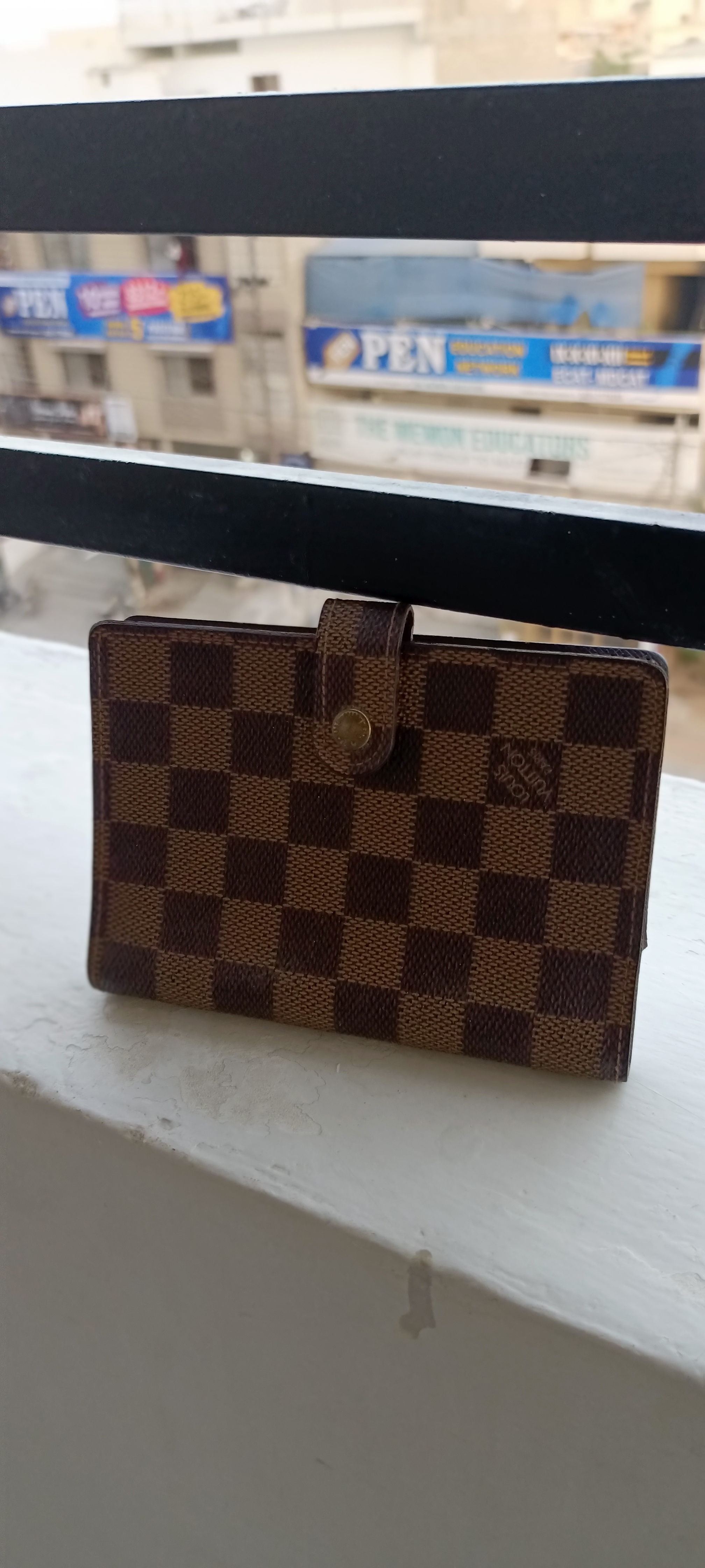 Portefeuilles Chanel LV Fendi