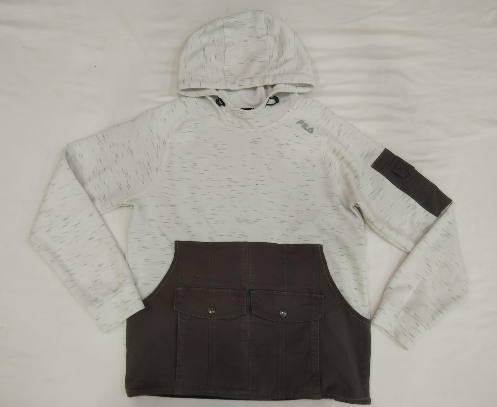 CV0132 Upcycled Mix Brand Hoodies Mit Denim - 20 S..