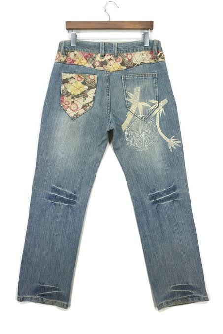 Jeans ricamati giapponesi