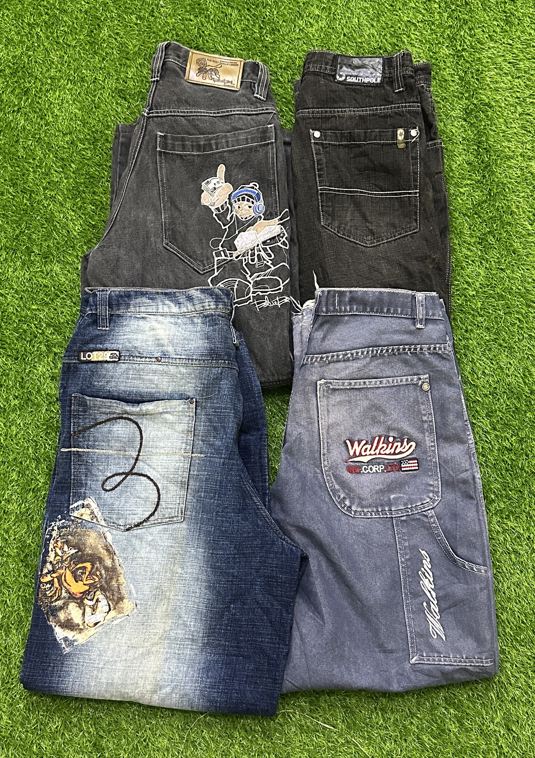 Hiphop jeans 30 pieces .kal karni ,pelle pelle,ecko etc