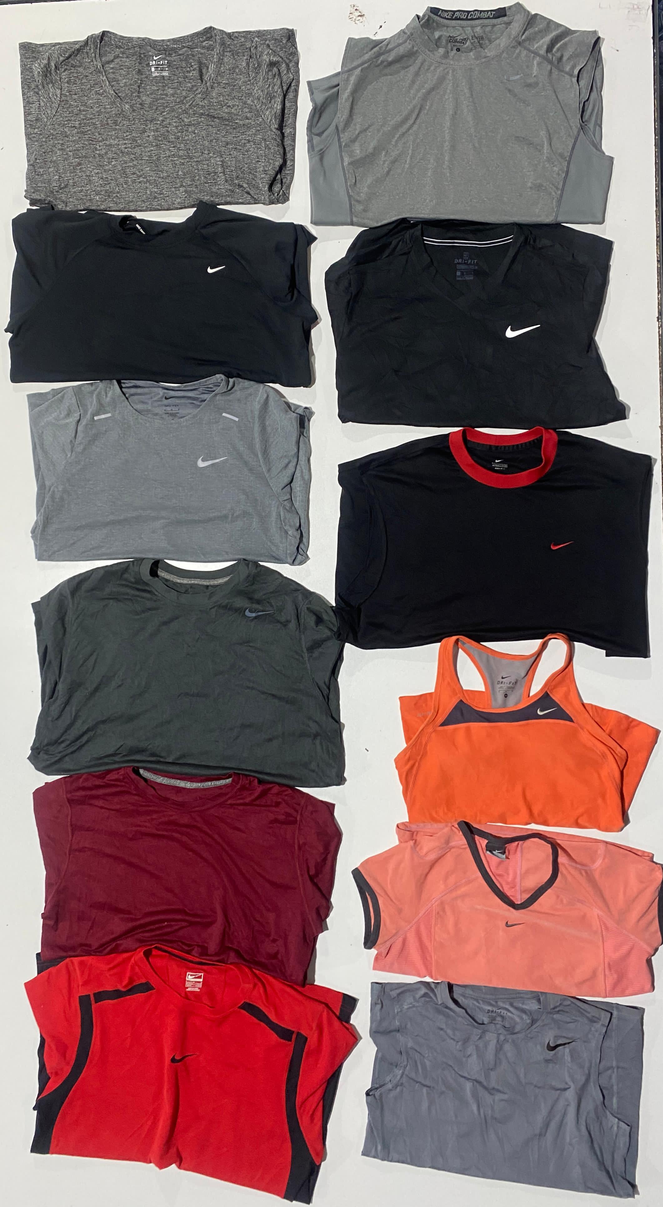 Nike Drifit T-Shirts & Tanktops 42 Stück