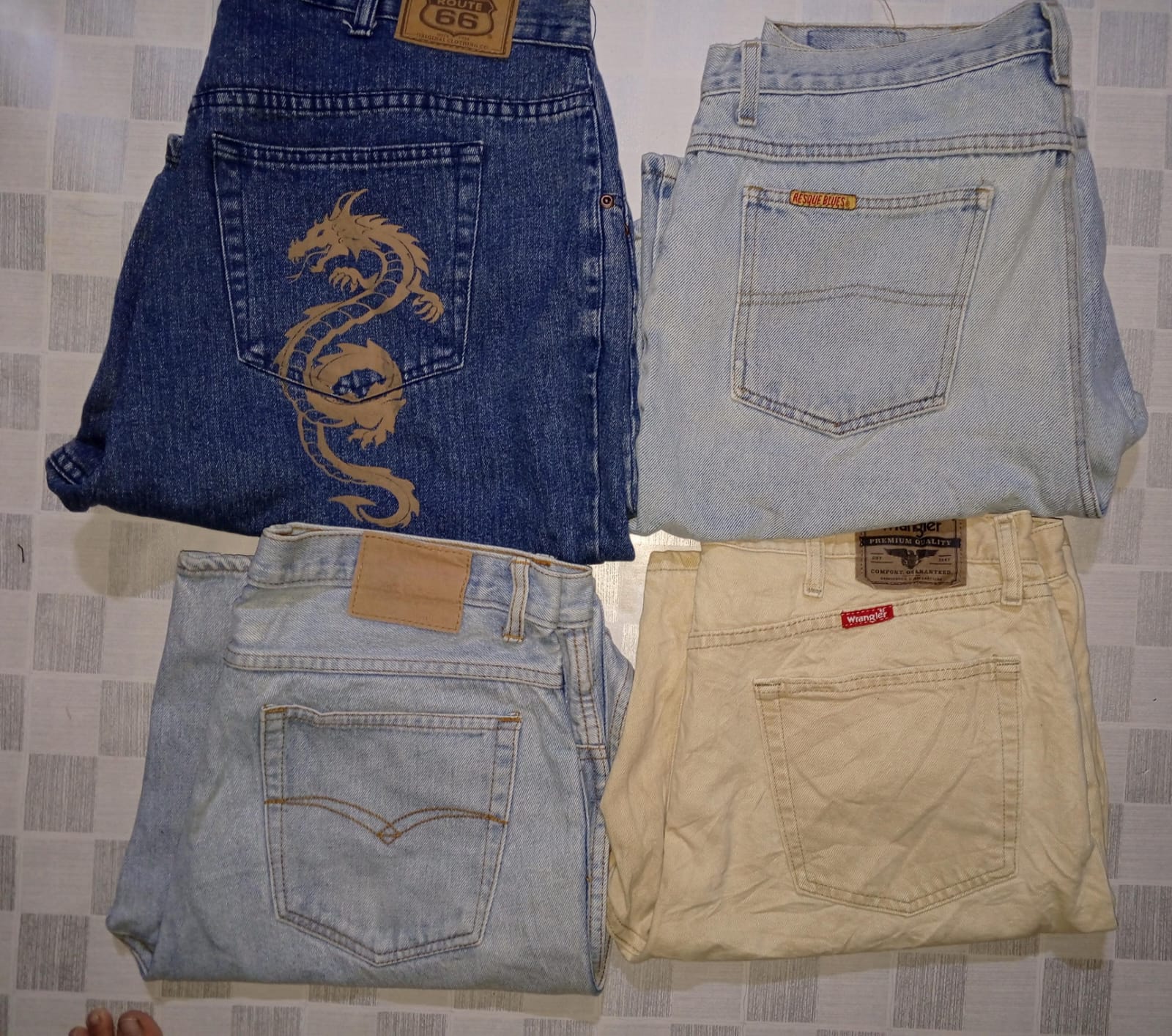 WRANGLER AND OTHER BRAND SHORTS (MR581)