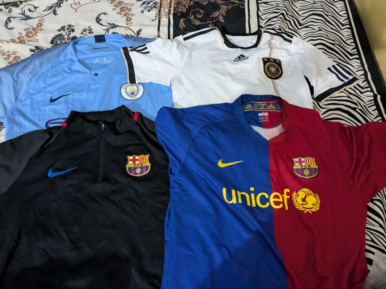 AUTHENTIC FOOTBALL T SHIRT
