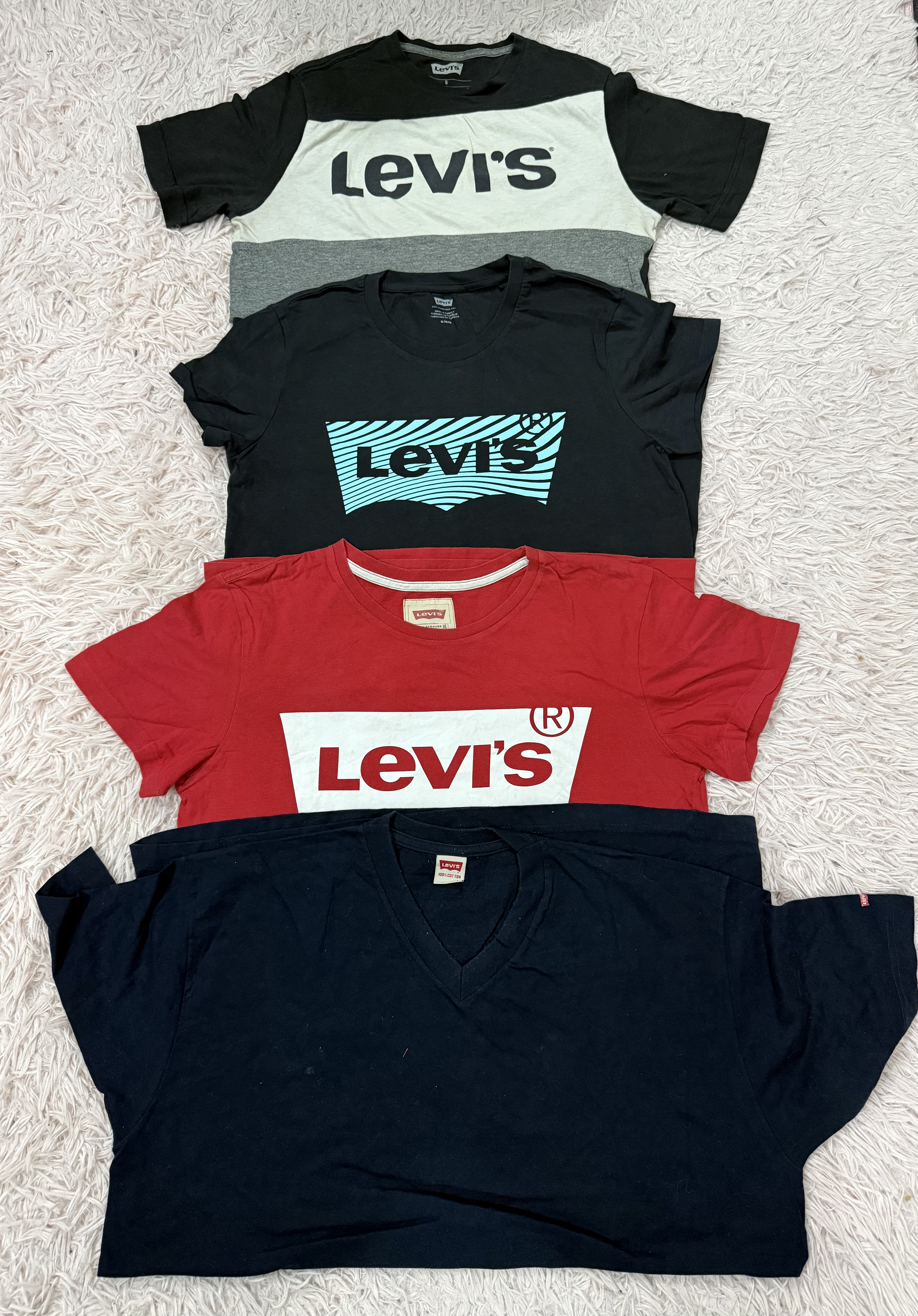Levi's T-Shirts 22 Pcs