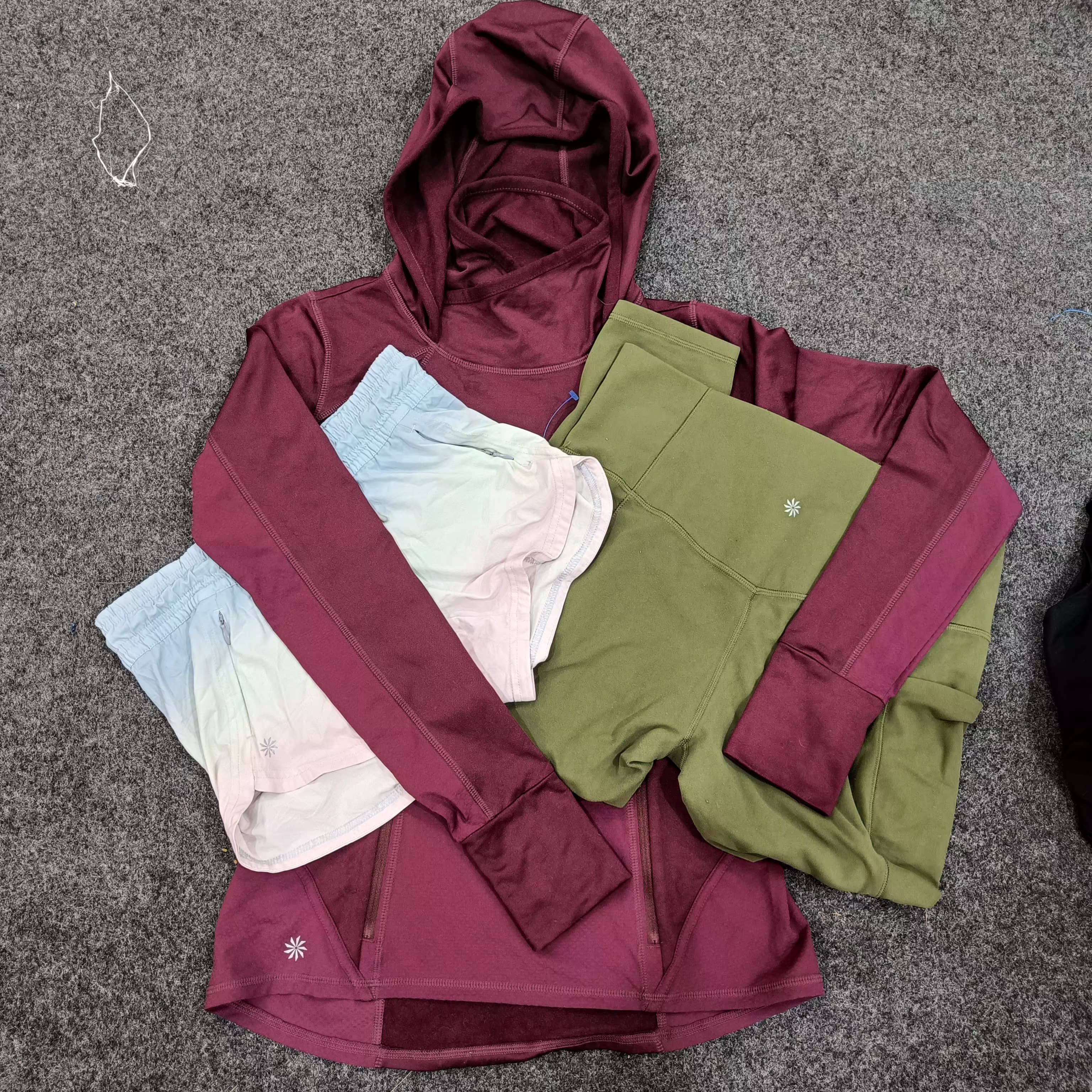 Athleta Bundle - 41 pièces