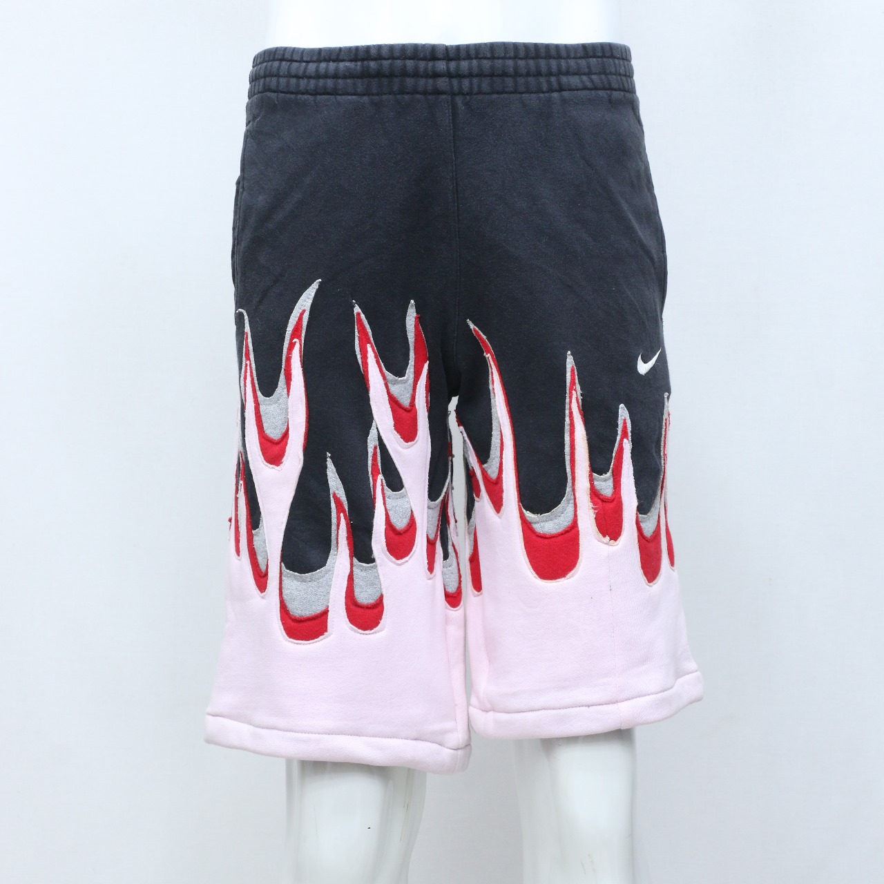 CV0184 Upcycling Marken Flame Shorts - 20 Stück