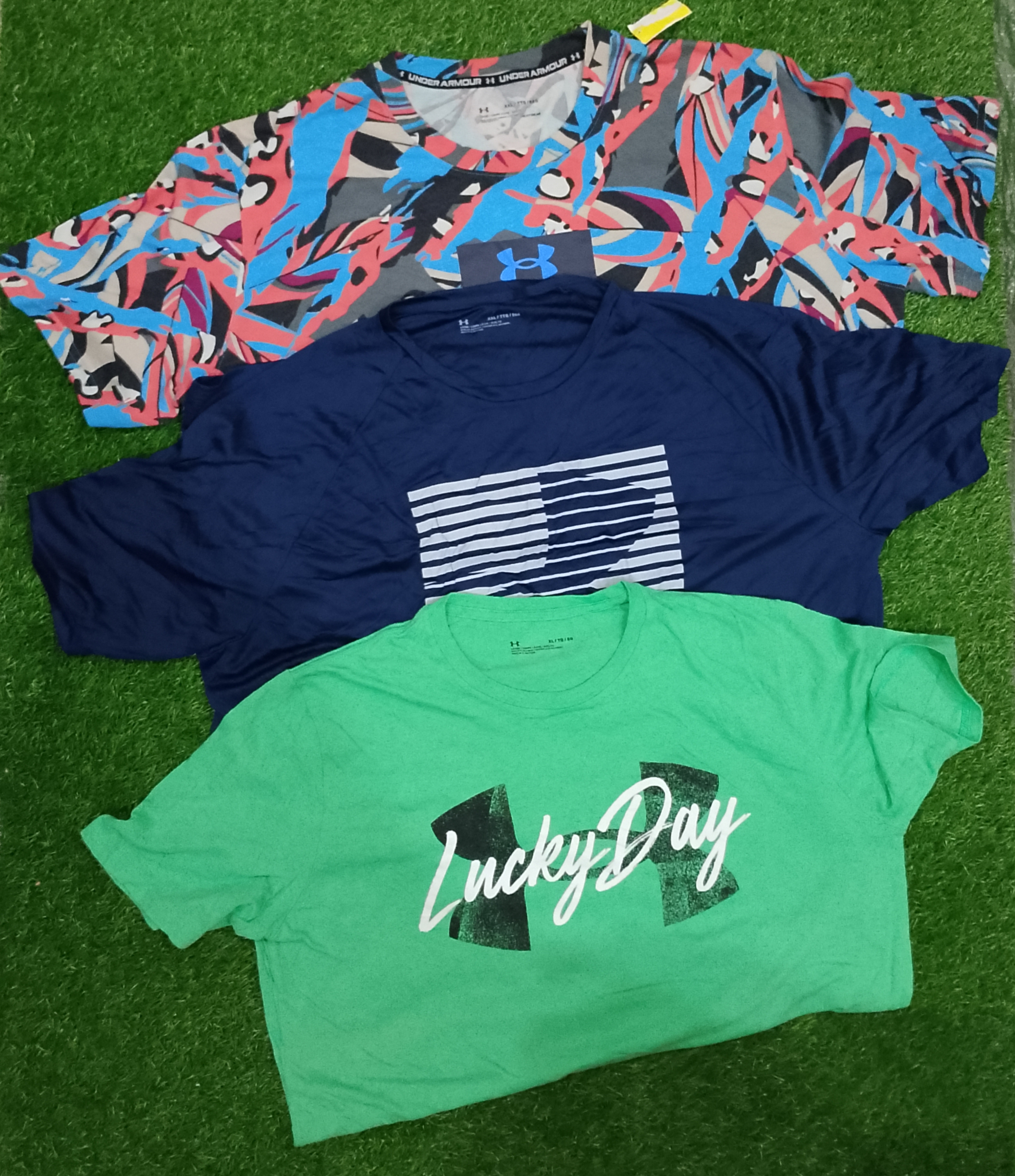 Under Armour T-shirts