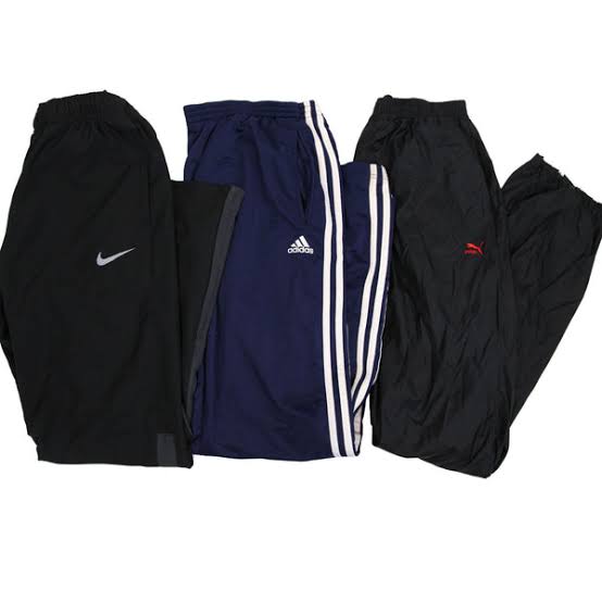 Pantalons de jogging Nike et adidas.
