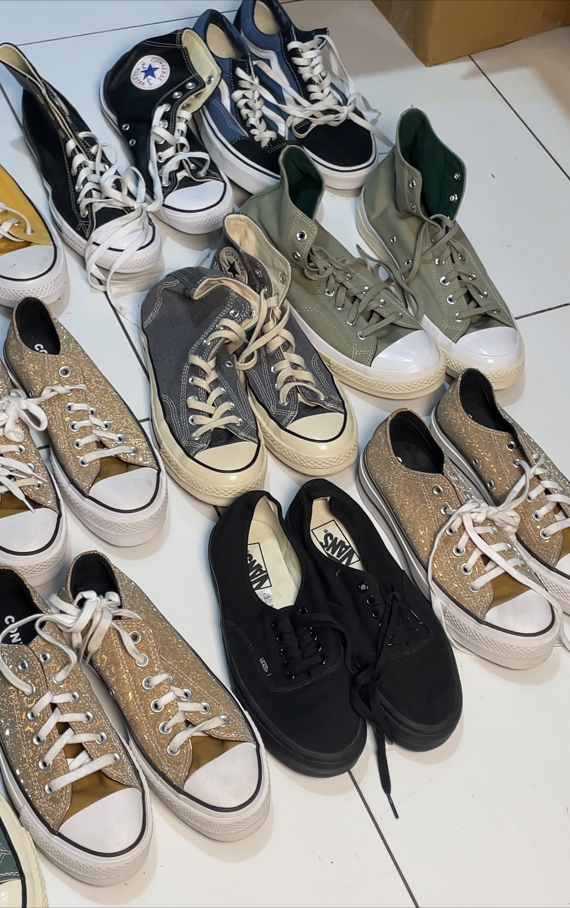Lot de chaussures Converse et Vans