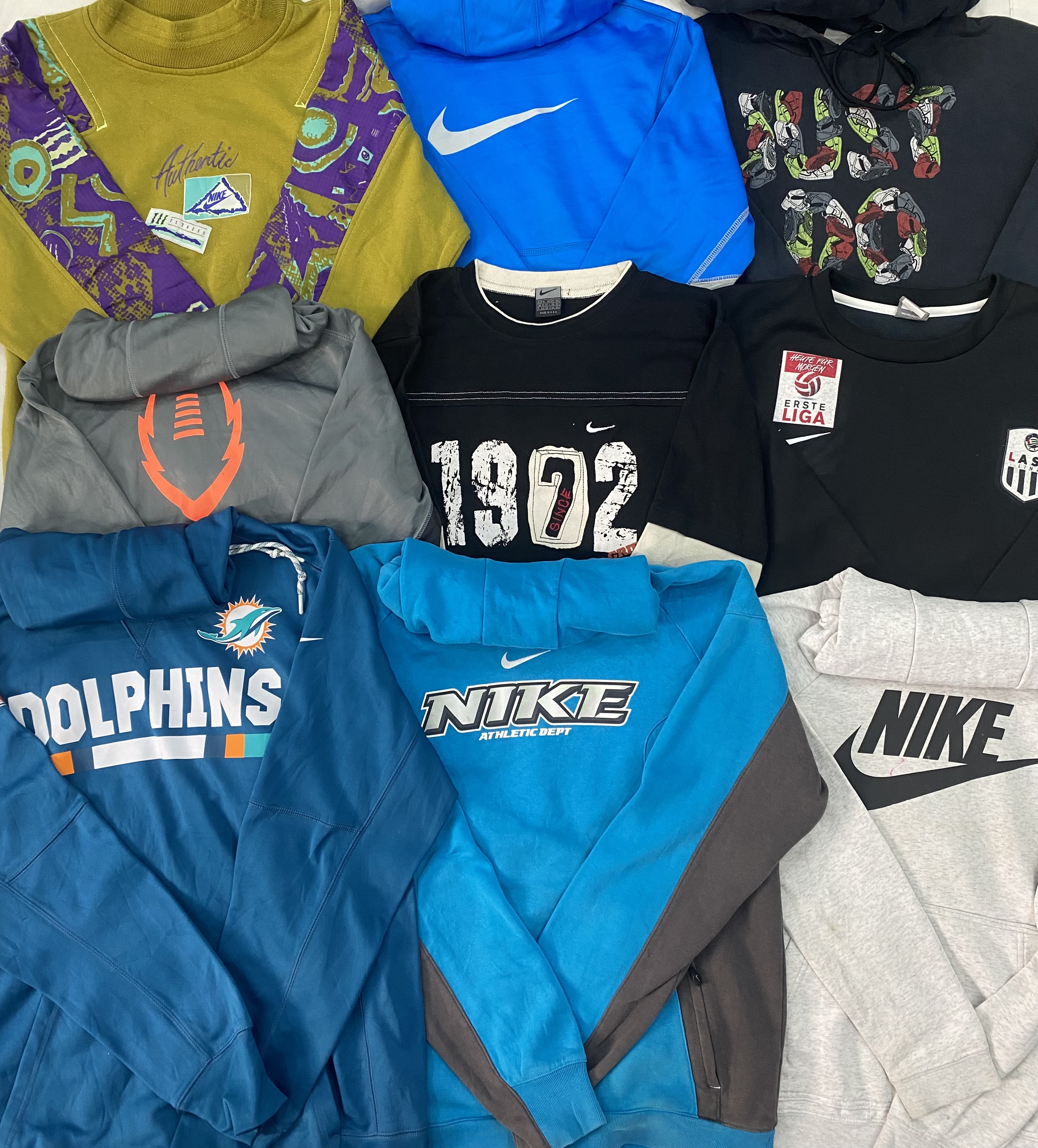 ナイキのブランドフーディーとスウェットシャツ - 14点