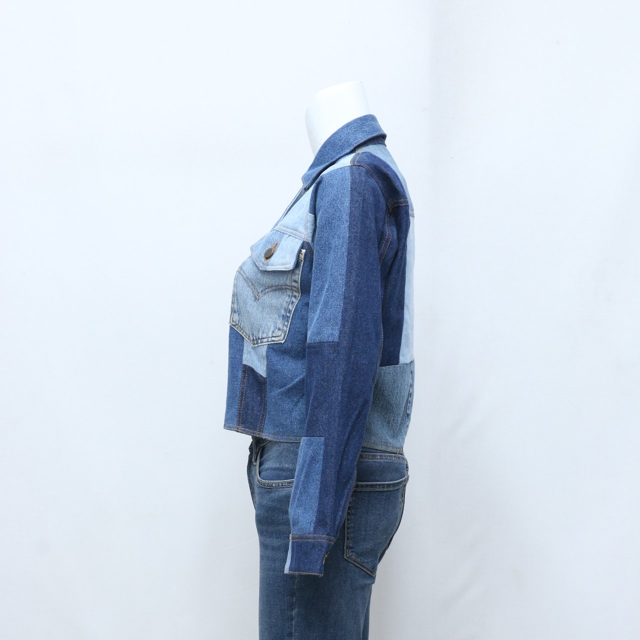 Veste en denim patchwork raccourcie Levi's upcyclée CR-95