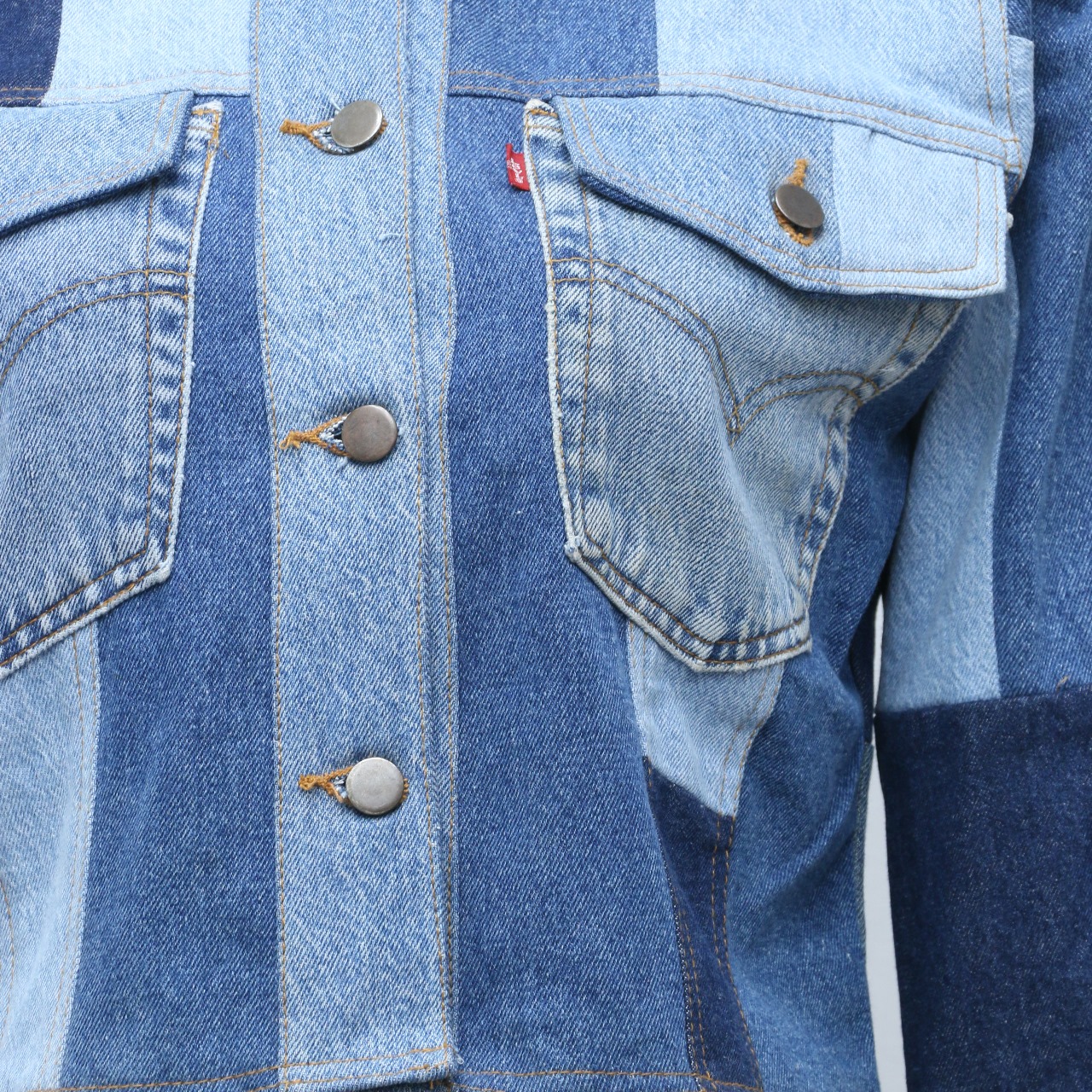 Veste en denim patchwork raccourcie Levi's upcyclée CR-95