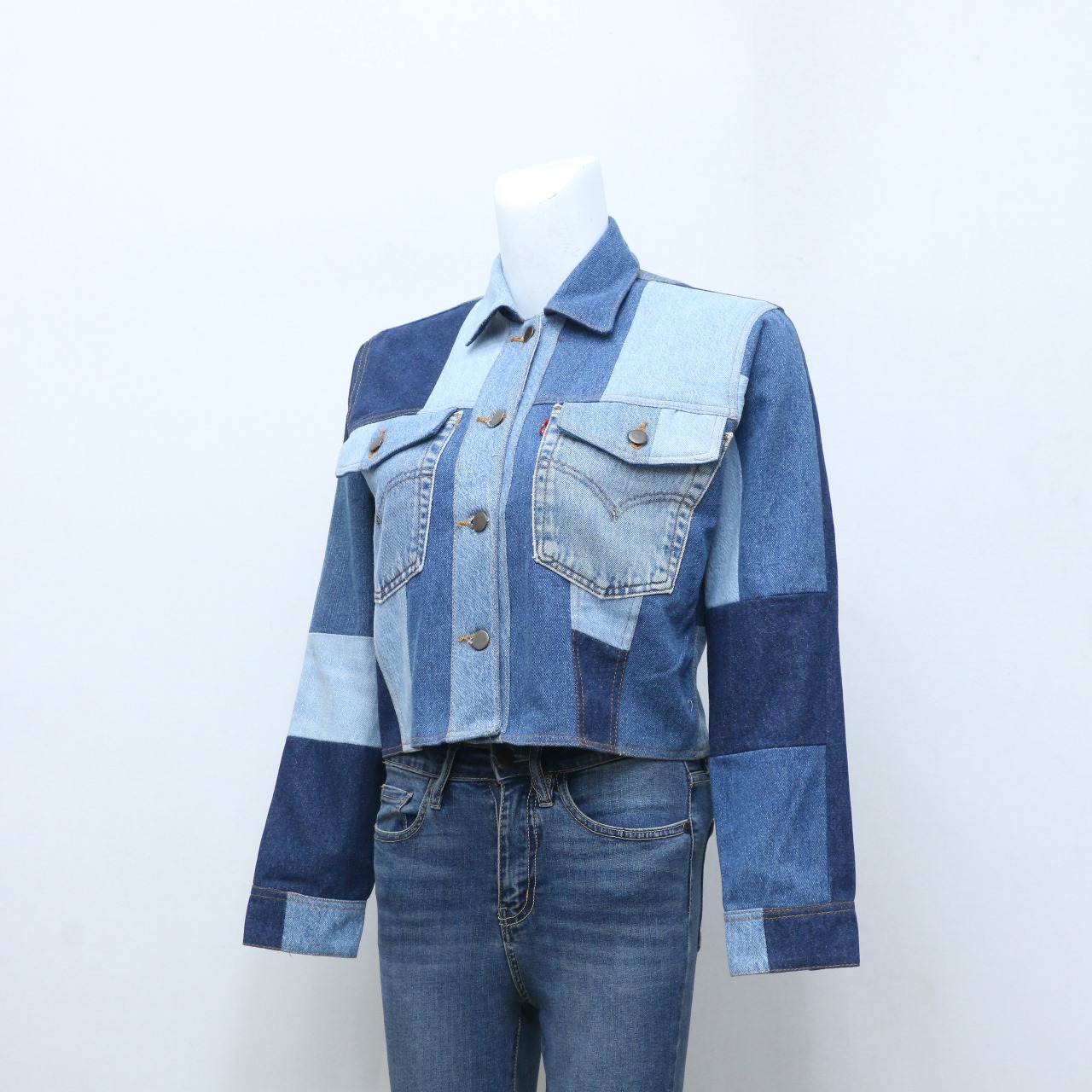 Veste en denim patchwork raccourcie Levi's upcyclée CR-95