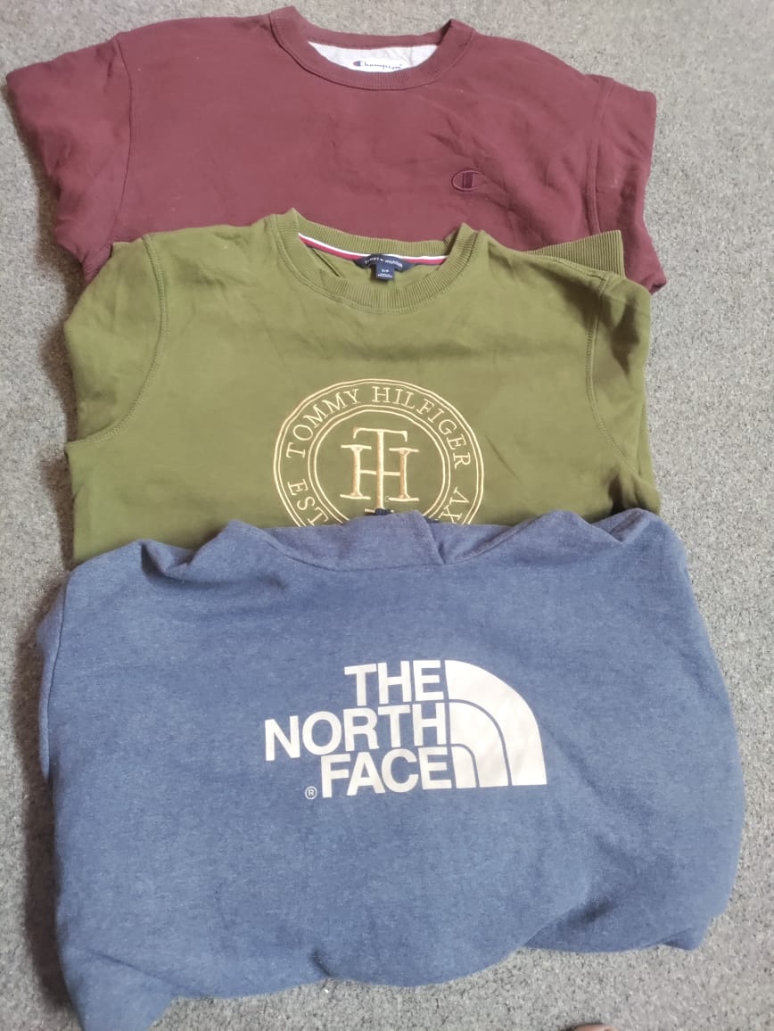 Mélange de hoodies et sweatshirts de marque