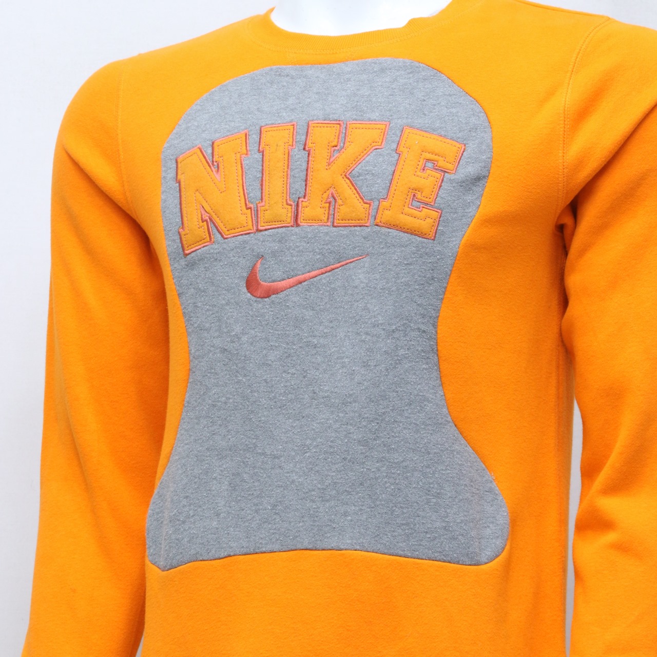 Sweatshirts en patchs reworkés CR-102