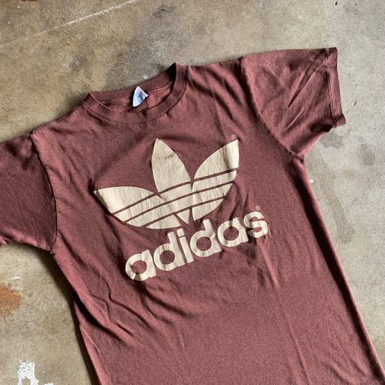 T-shirt de marque 19 pièces