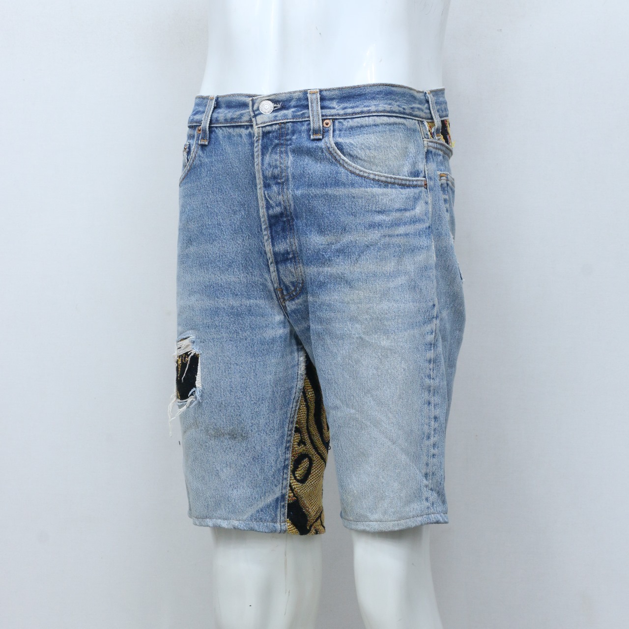 Shorts de Denim com Patch de Tapeçaria Refeito CR-118
