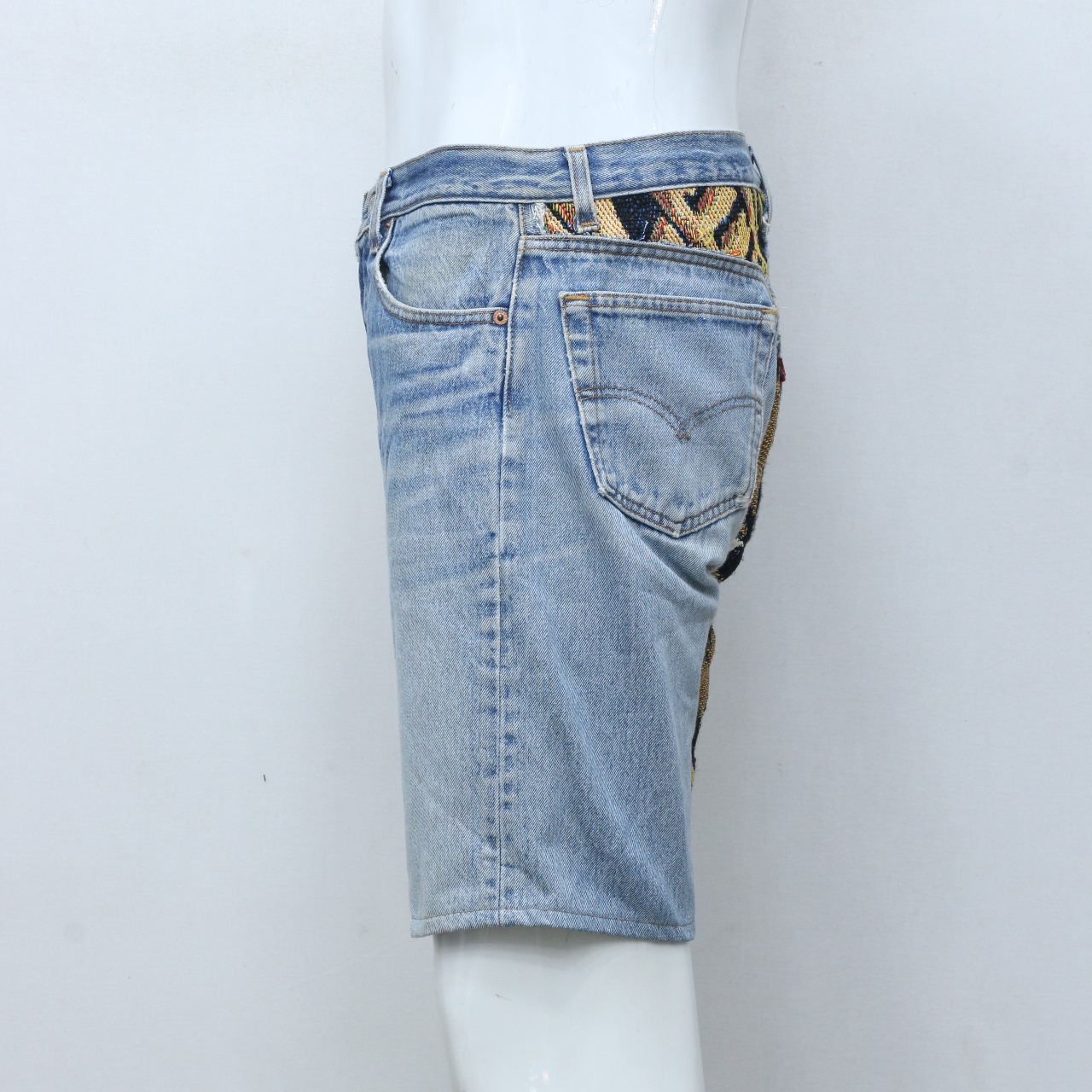 Shorts de Denim com Patch de Tapeçaria Refeito CR-118