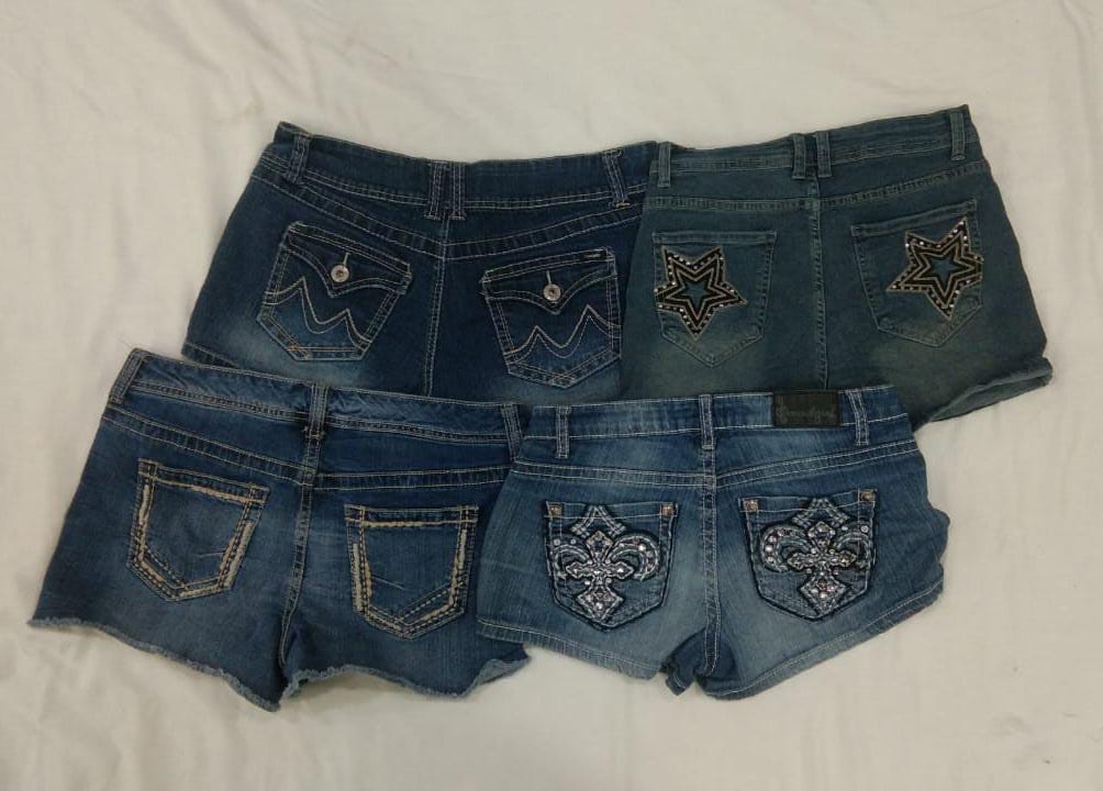 IQ0178 Y2k Embellished Mini Shorts
- 08 Pieces