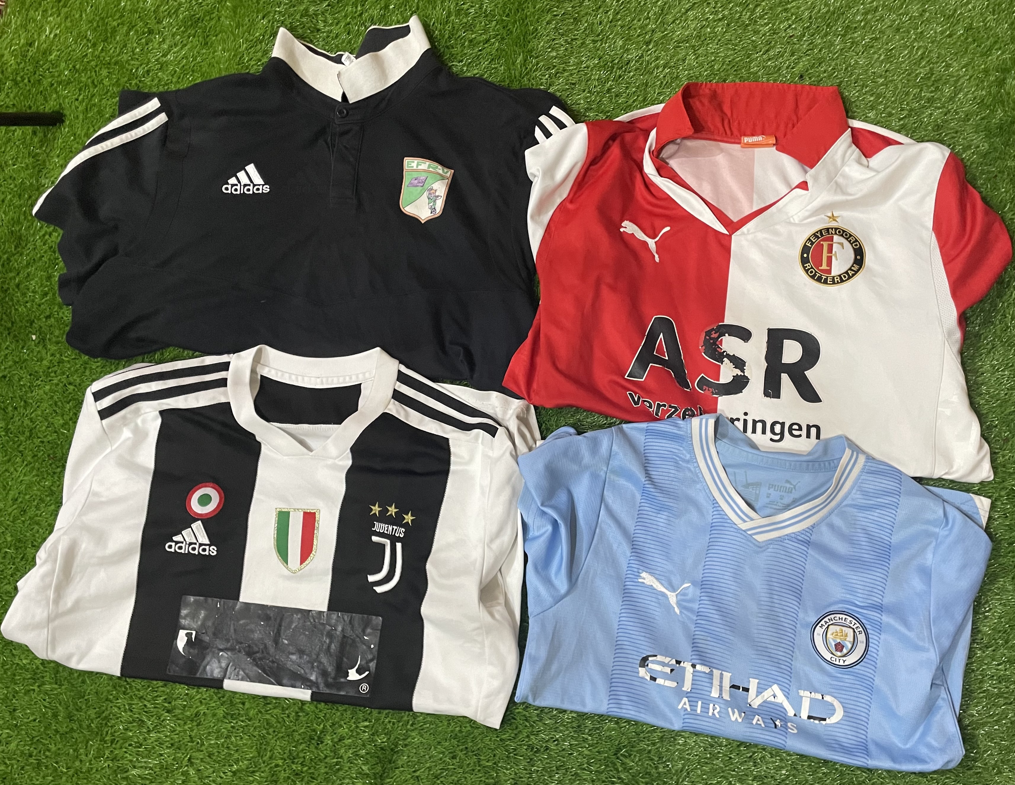 Fußball T-Shirts und Trikots