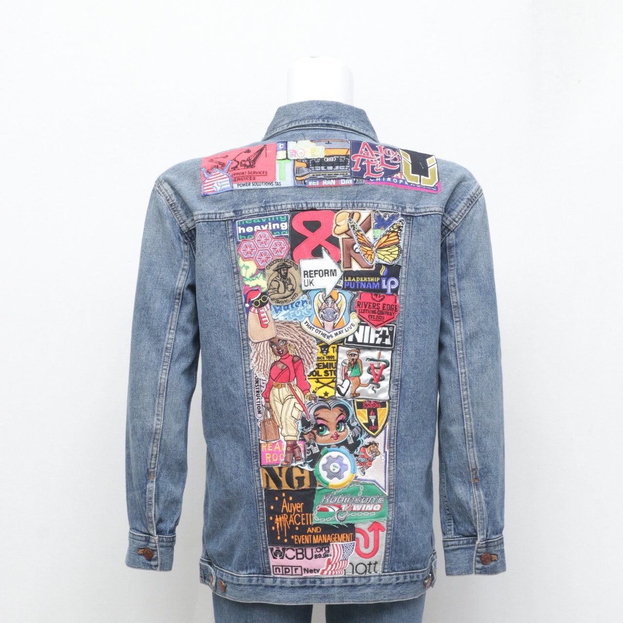 Jacket in denim con patch adesivo upcyclato CR-148
