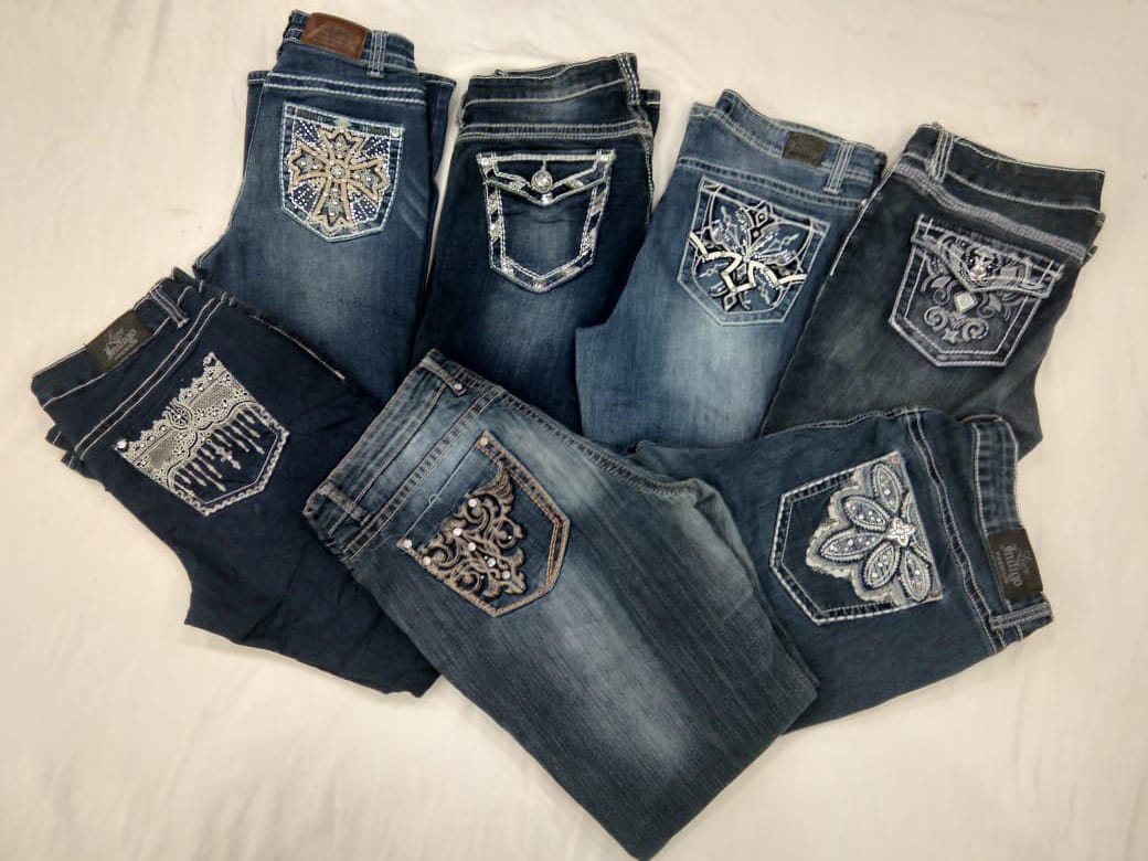 IQ0231 Y2K Embellished Jeans
- 15 Pieces
