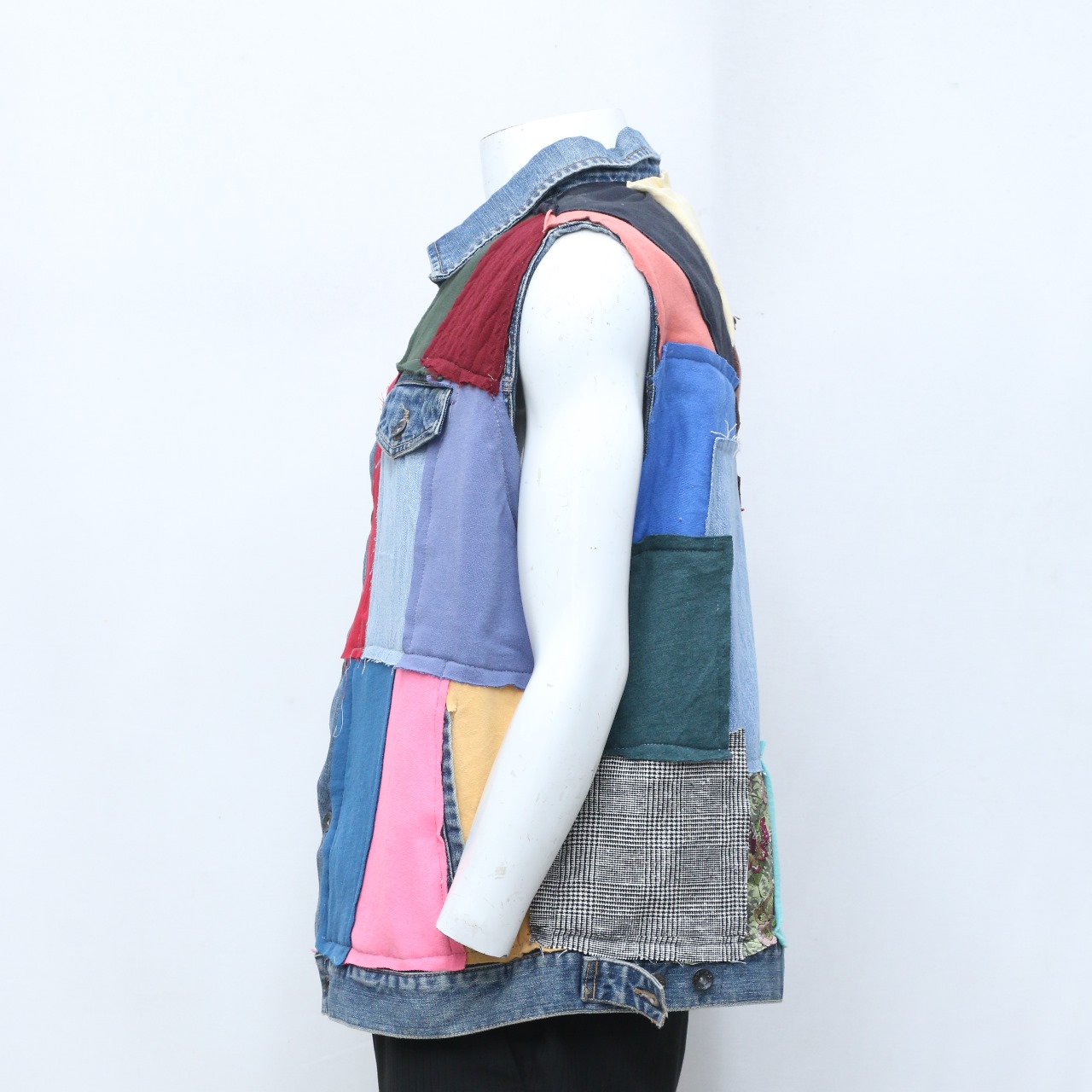 Colete Jeans com Botões CR208 Refeito em Patches Coloridos