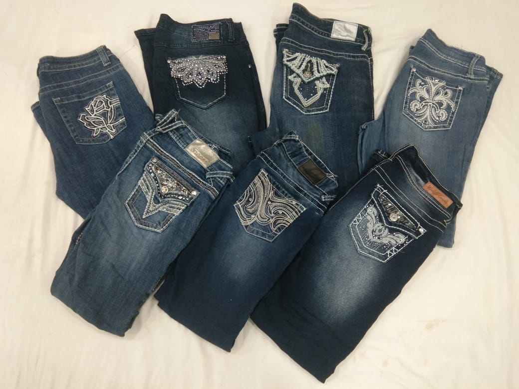 IQ0239 Y2K Embellished Jeans -
12 Pieces