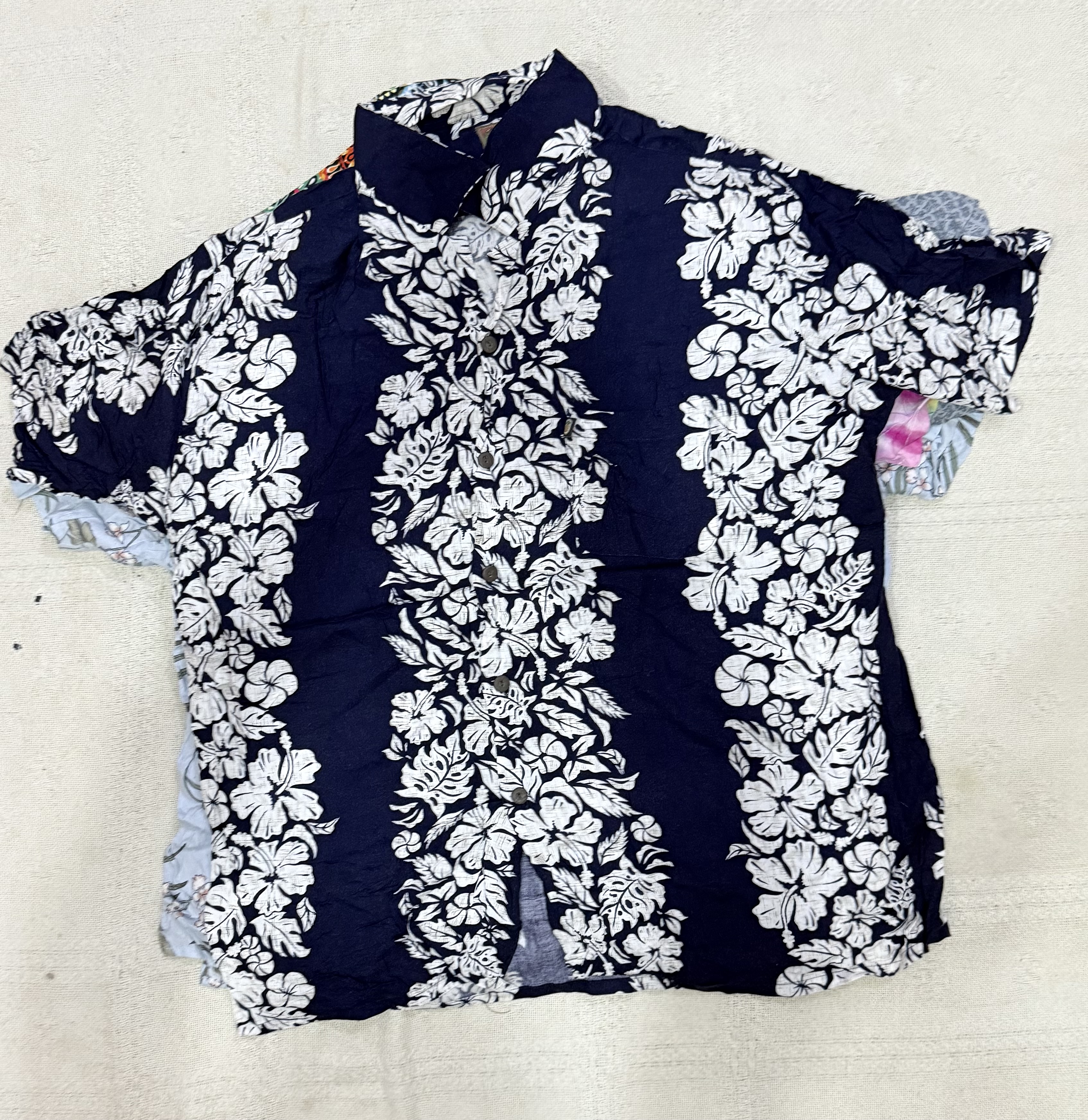 Hawaiian Shirts - 30 Pieces