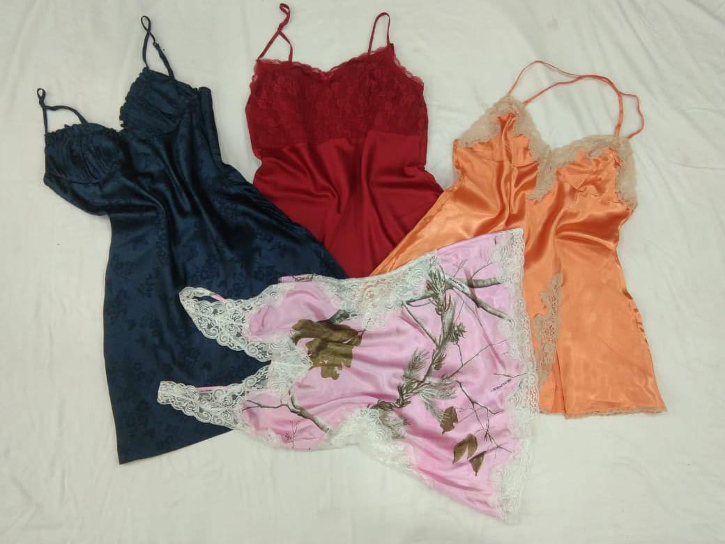 IQ0244 Y2K Elegant Slip Dresses
- 08 Pieces