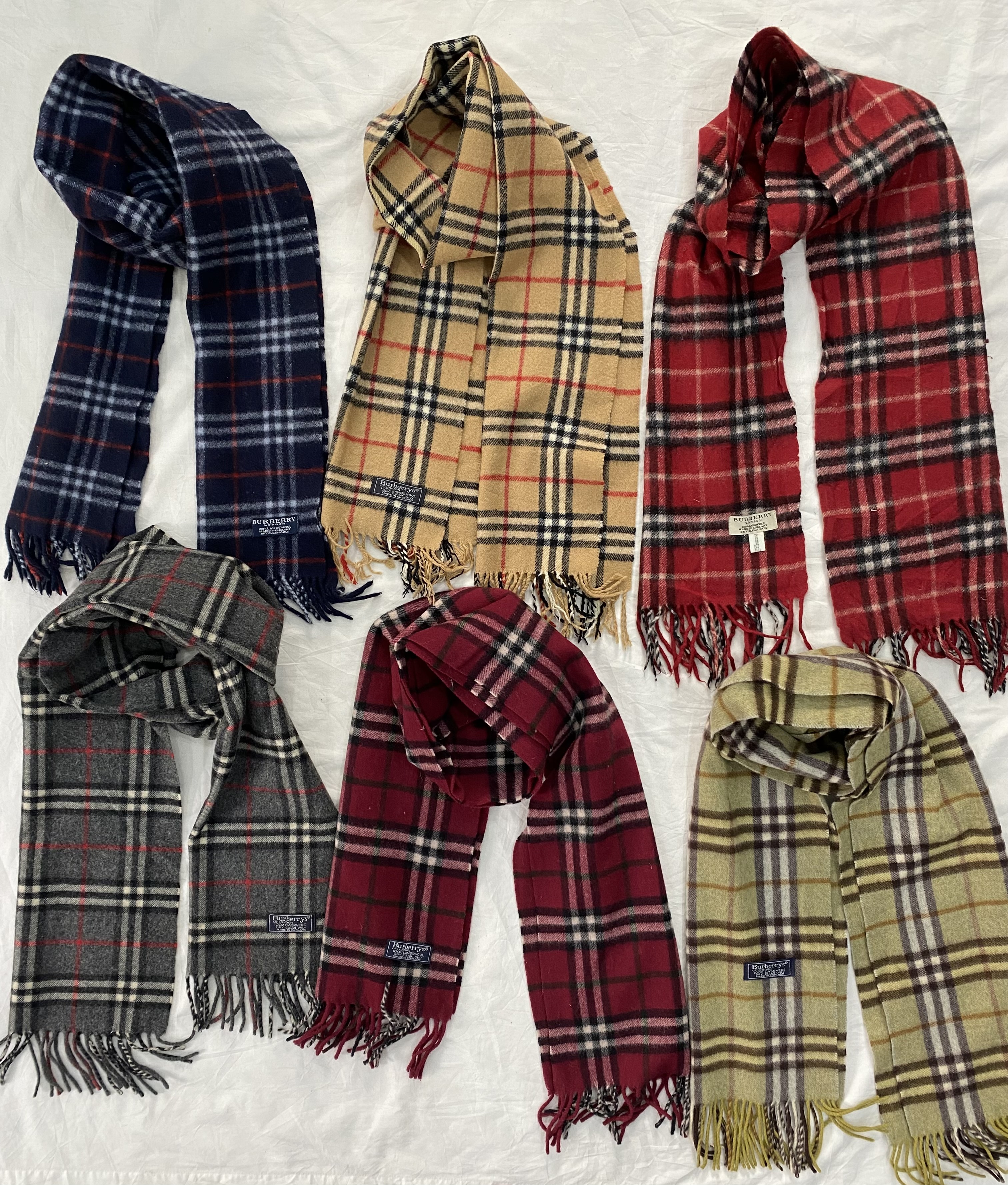 Marken-Burberry-Schals - 18 Stück