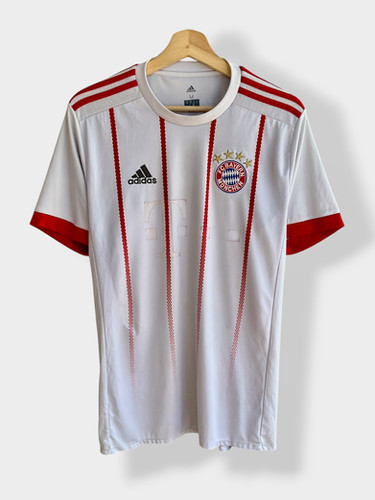 Magliette da calcio nike e adidas