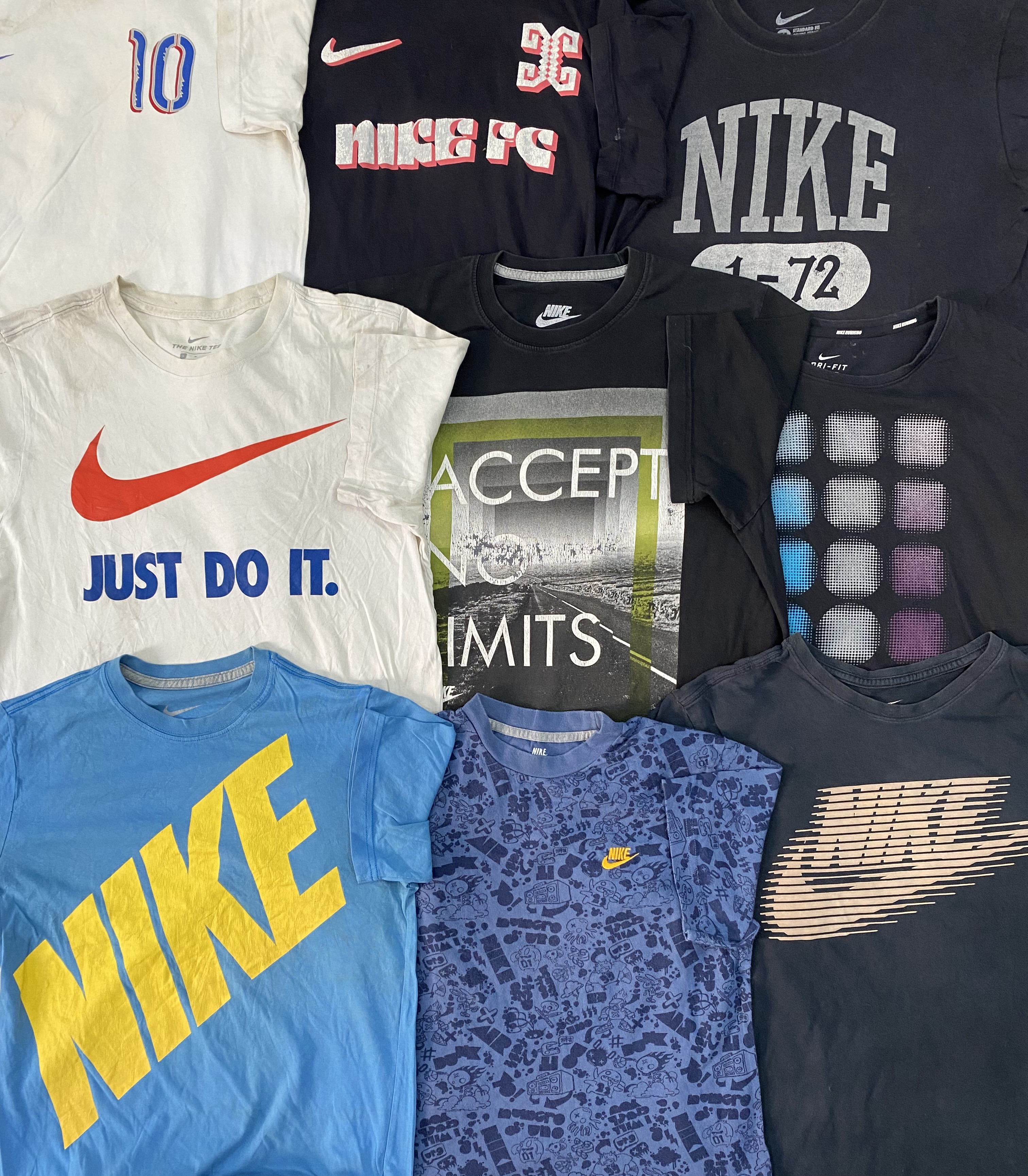 ブランドのナイキラウンドネックTシャツ - 17点