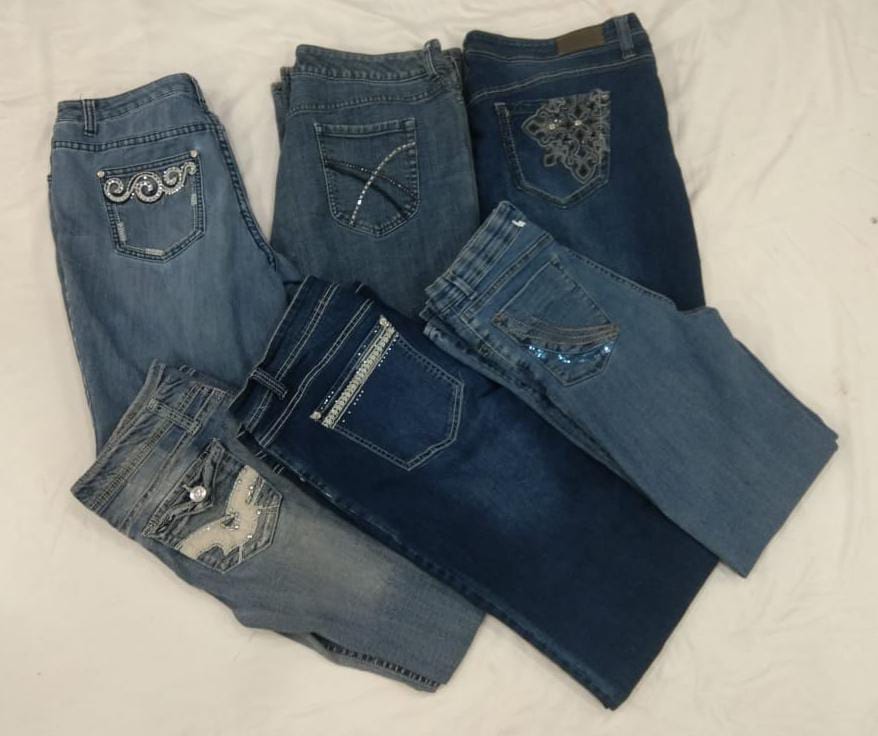 IQ0269 Y2K Retro Style Mix Jeans -
15 Pieces