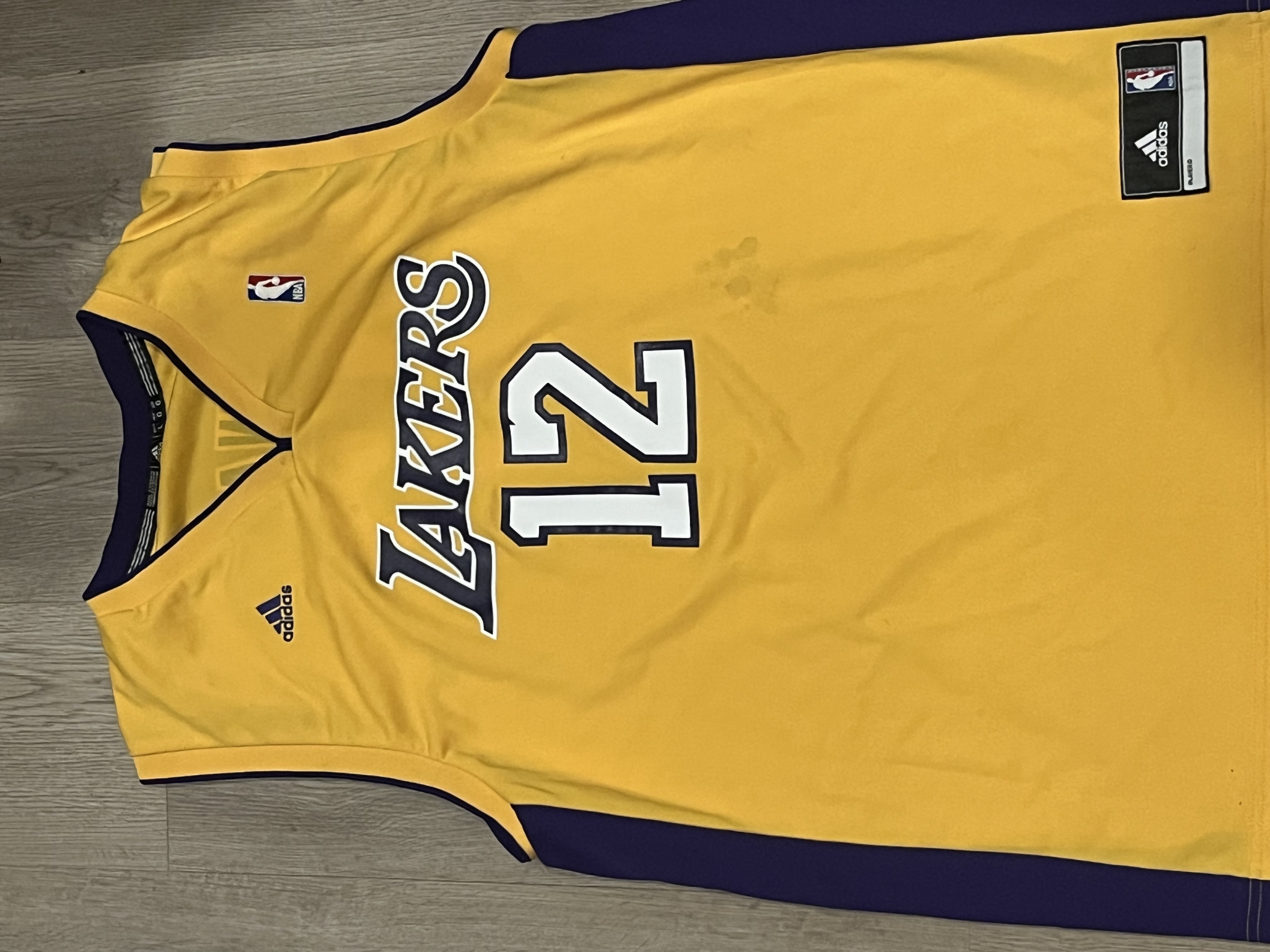 Camisas de la Nba y la Nfl disponibles.
