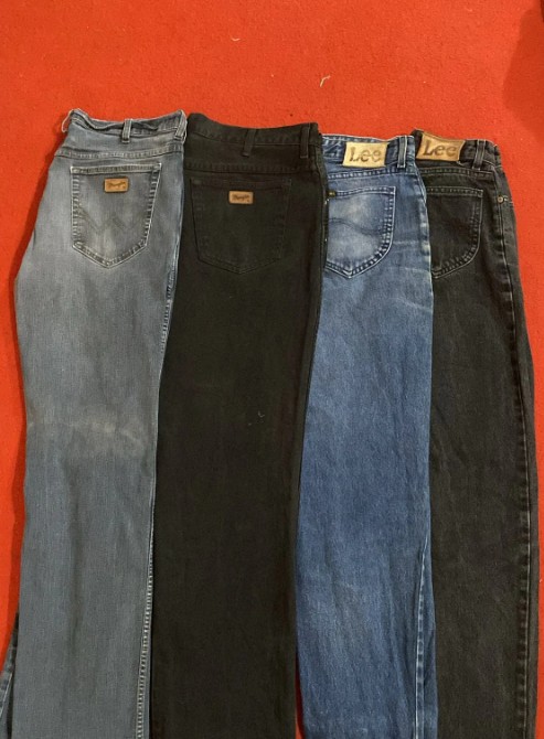 Jeans de marques mélangées