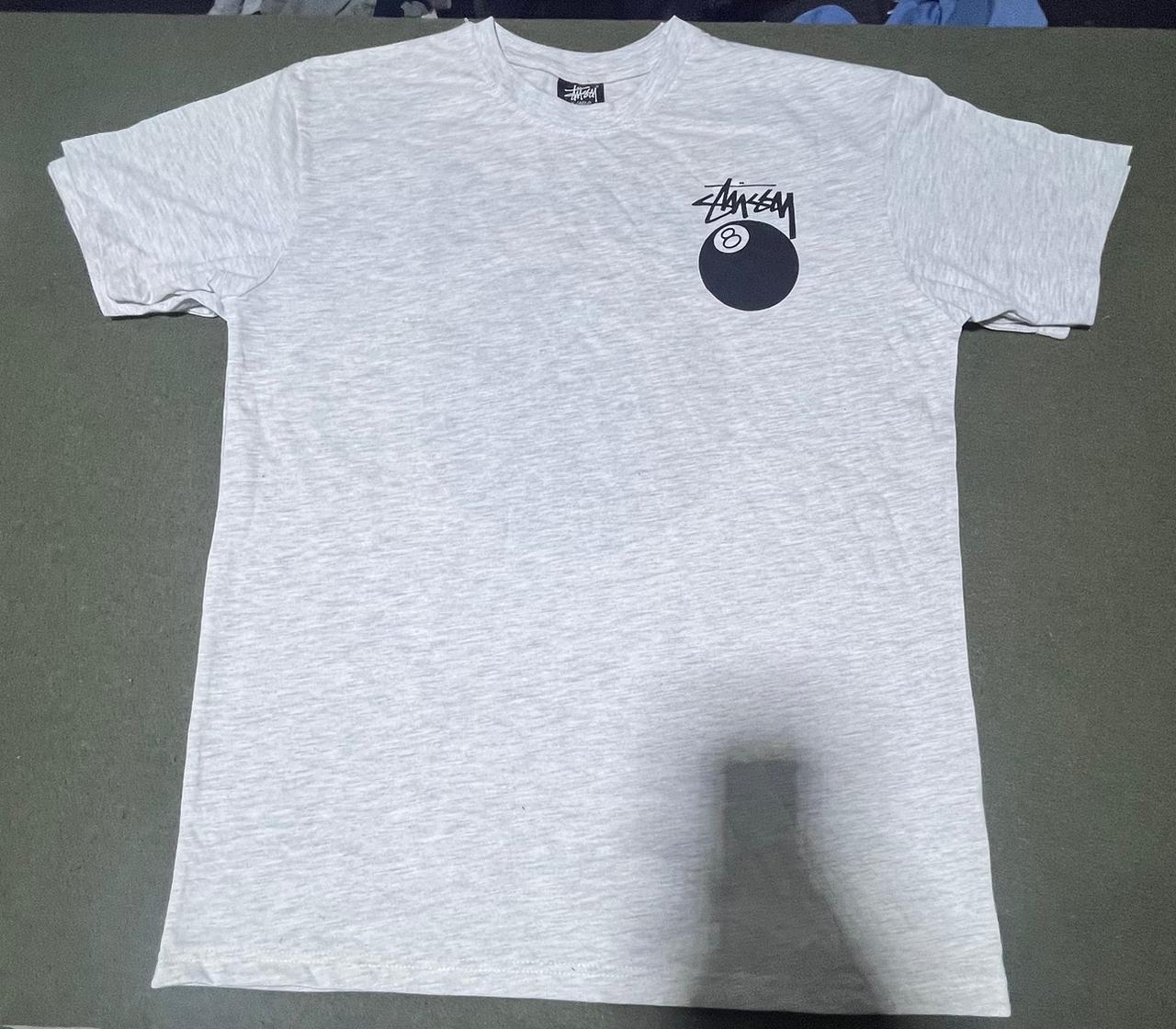 Camisetas estilo rework de Stussy