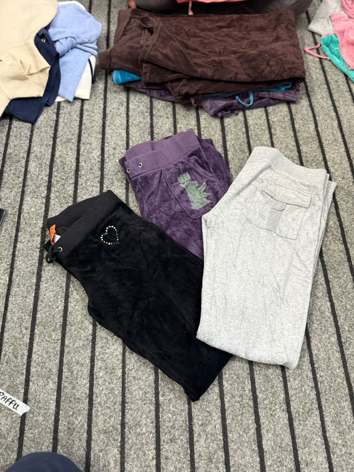 ジュイシー・クチュールのパンツ