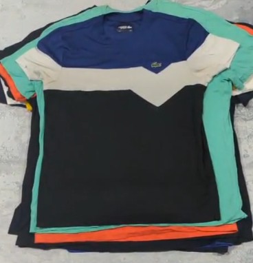 Mischung aus Marken-T-Shirts