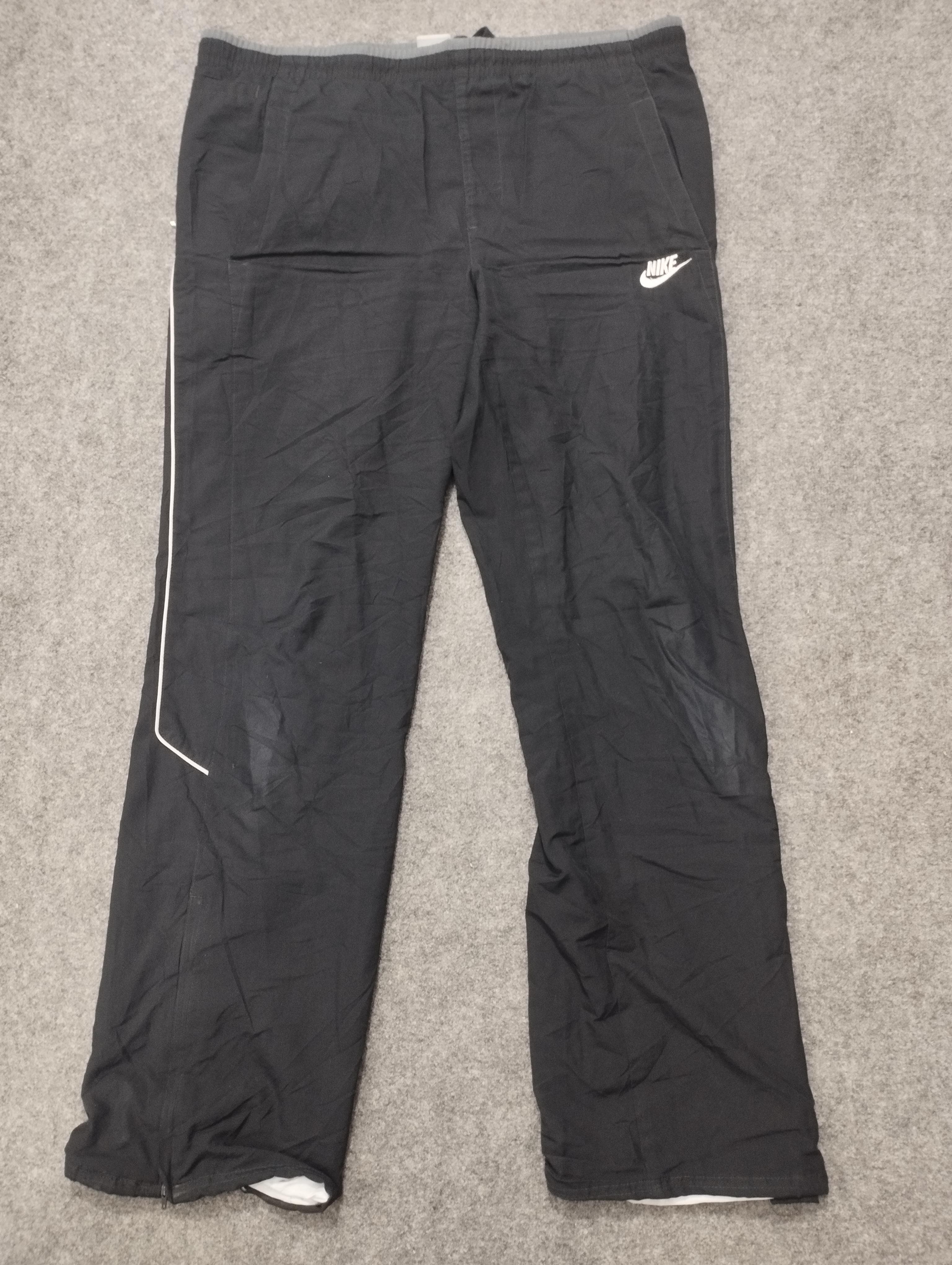 本物のNikeトラックパンツバンドル4