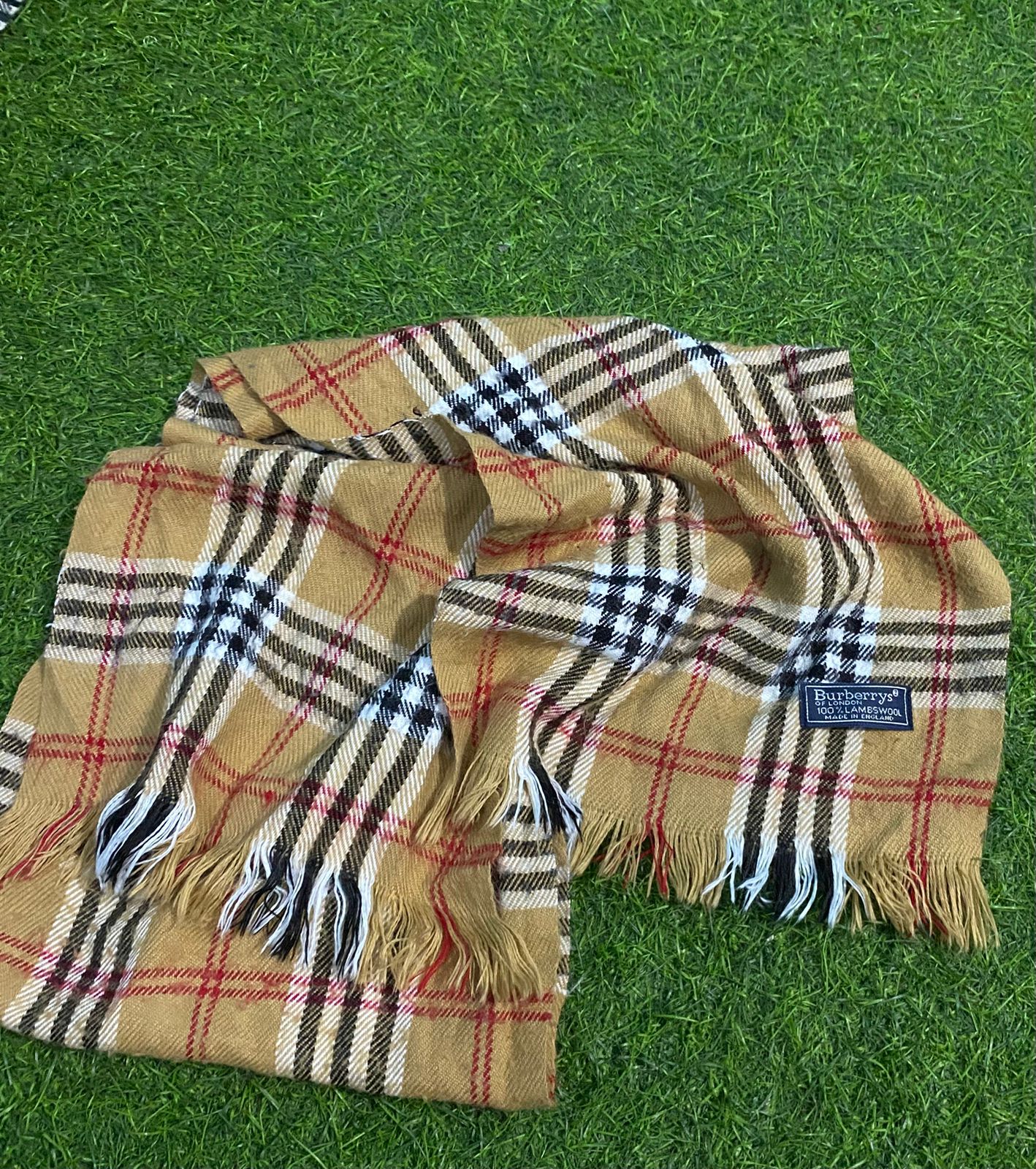 Burberry sacrves