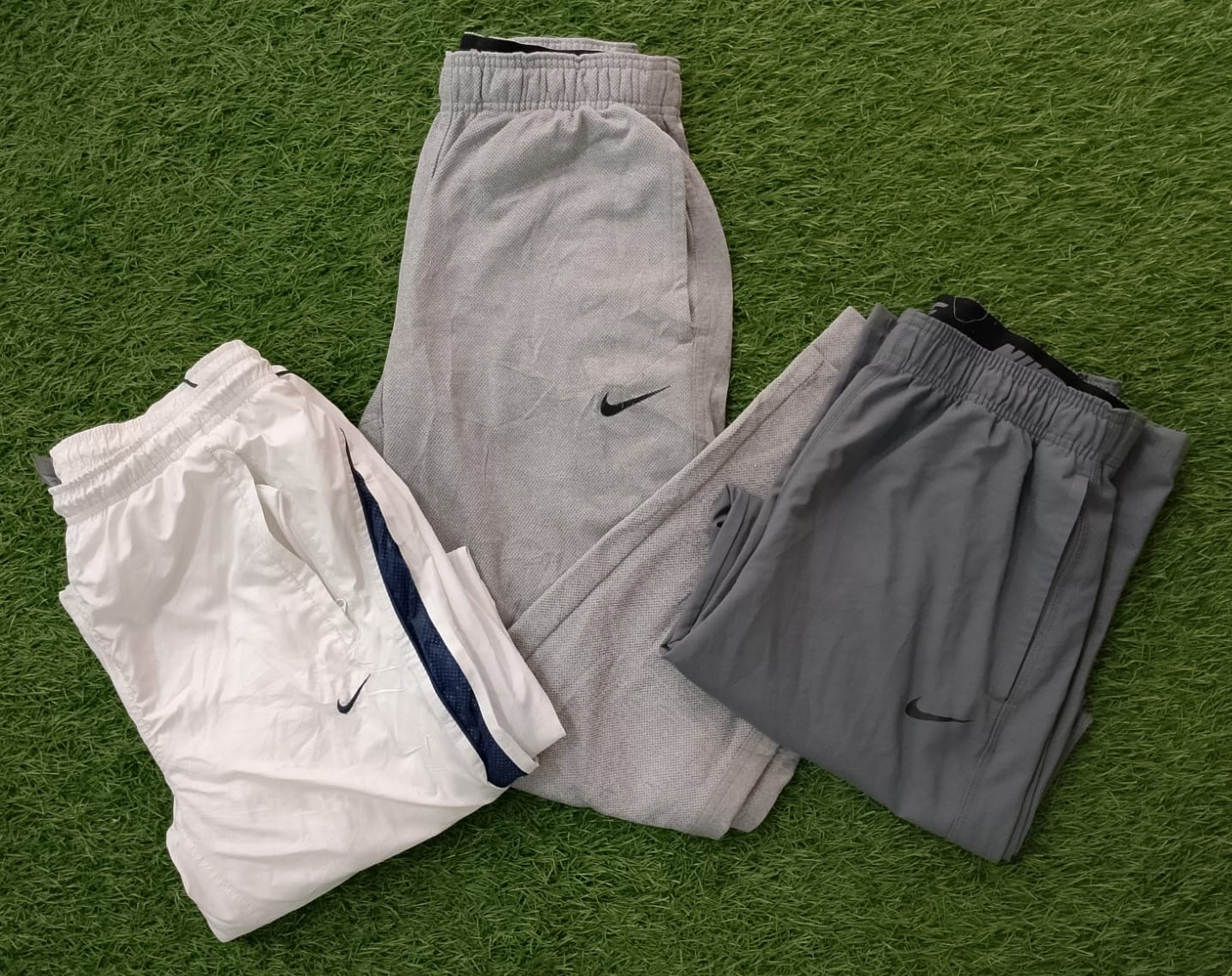 ヴィンテージ Nike トラックパンツ UN001