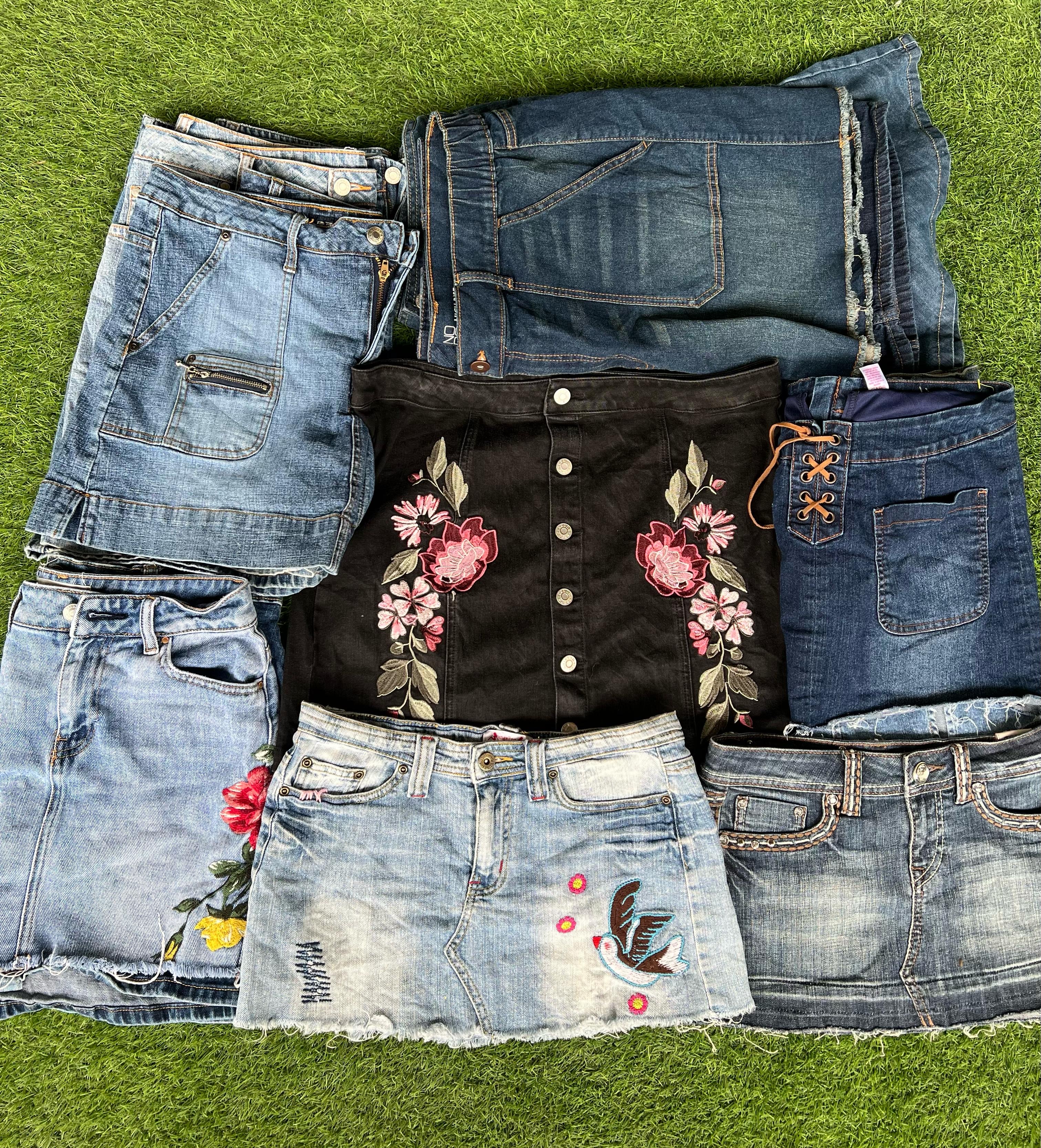 BESTICKTE / MINI-RÖCKE