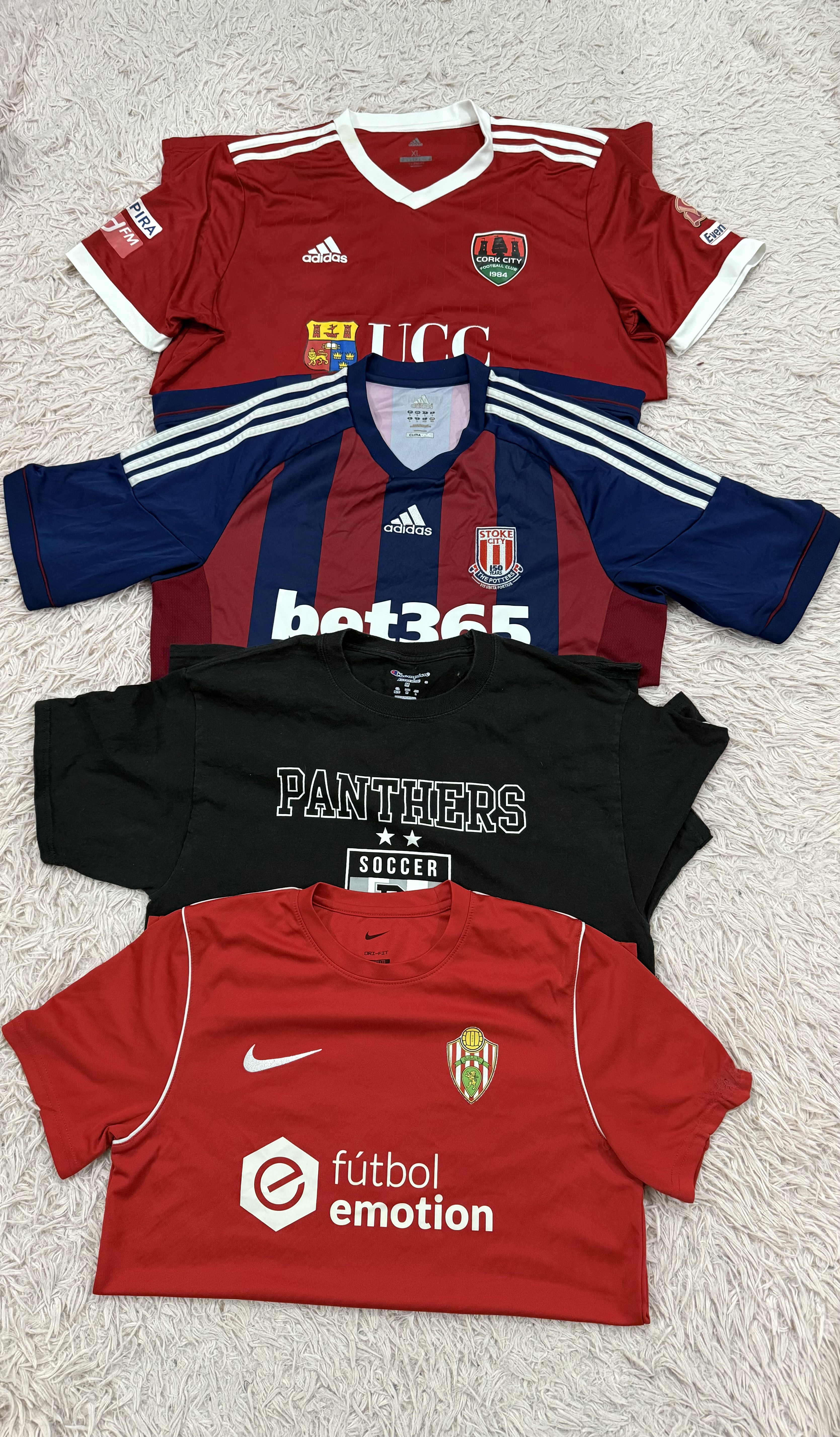 サッカーTシャツ